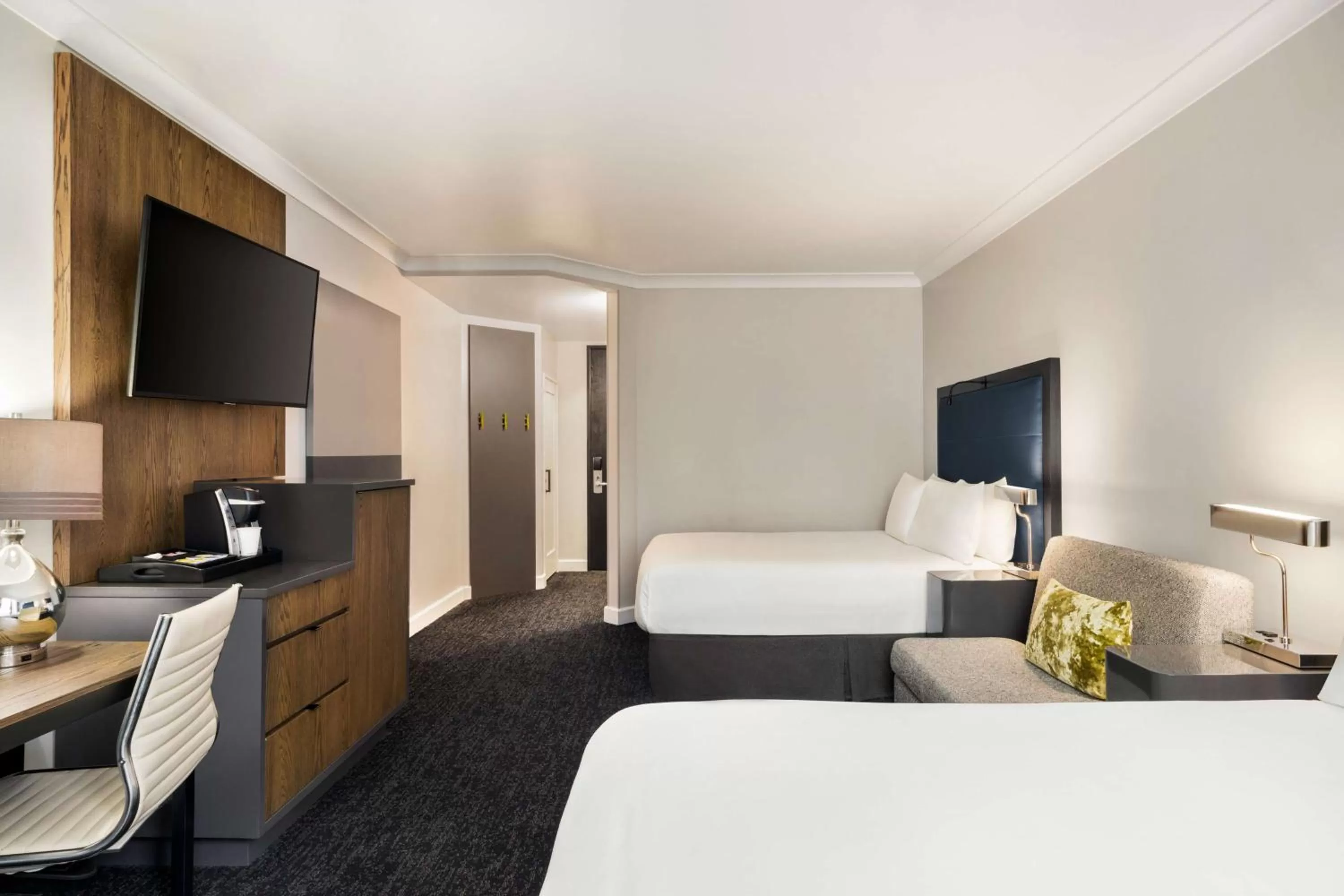 Bedroom, Bed in Hilton Motif Seattle