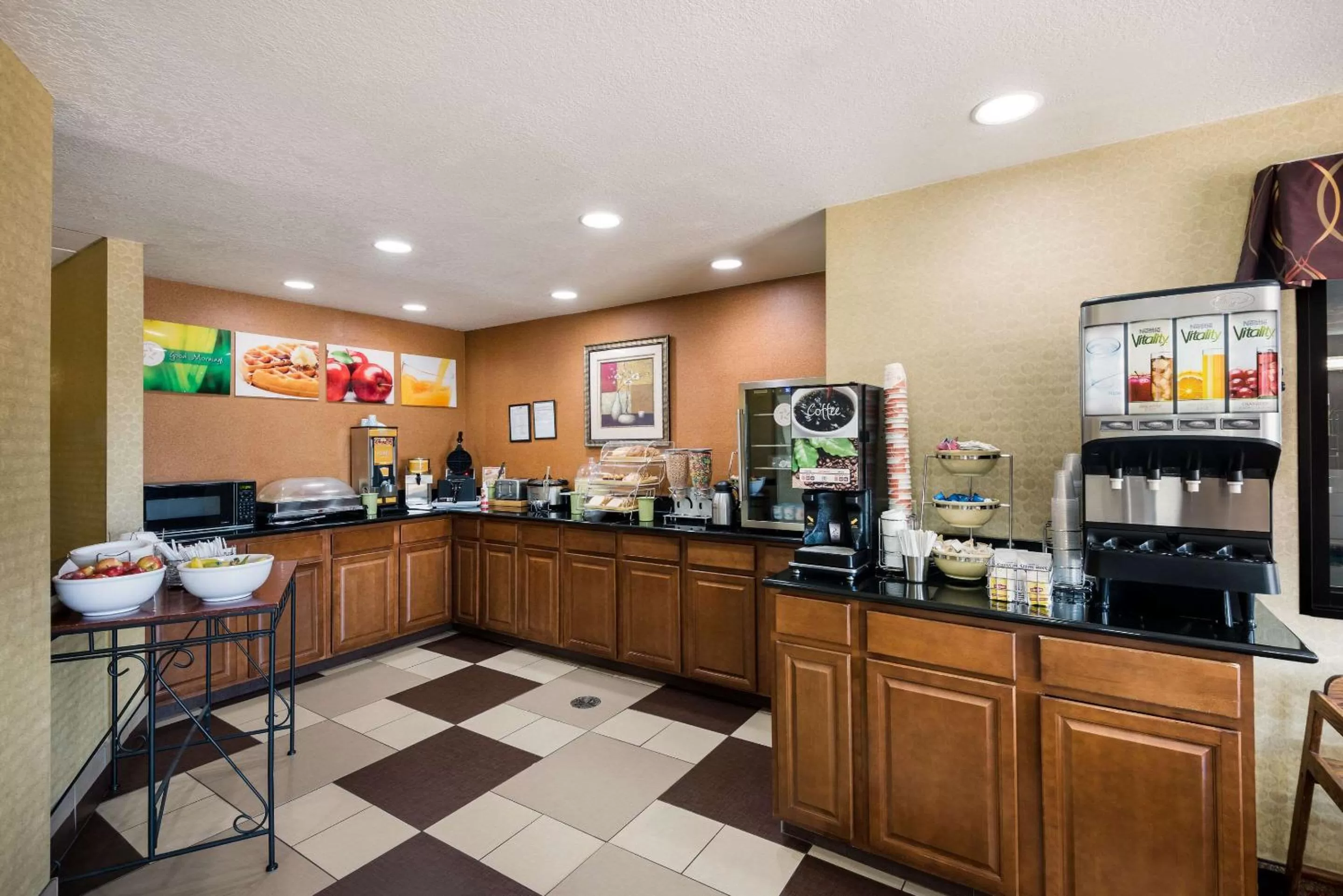 Breakfast in Quality Inn Des Moines North