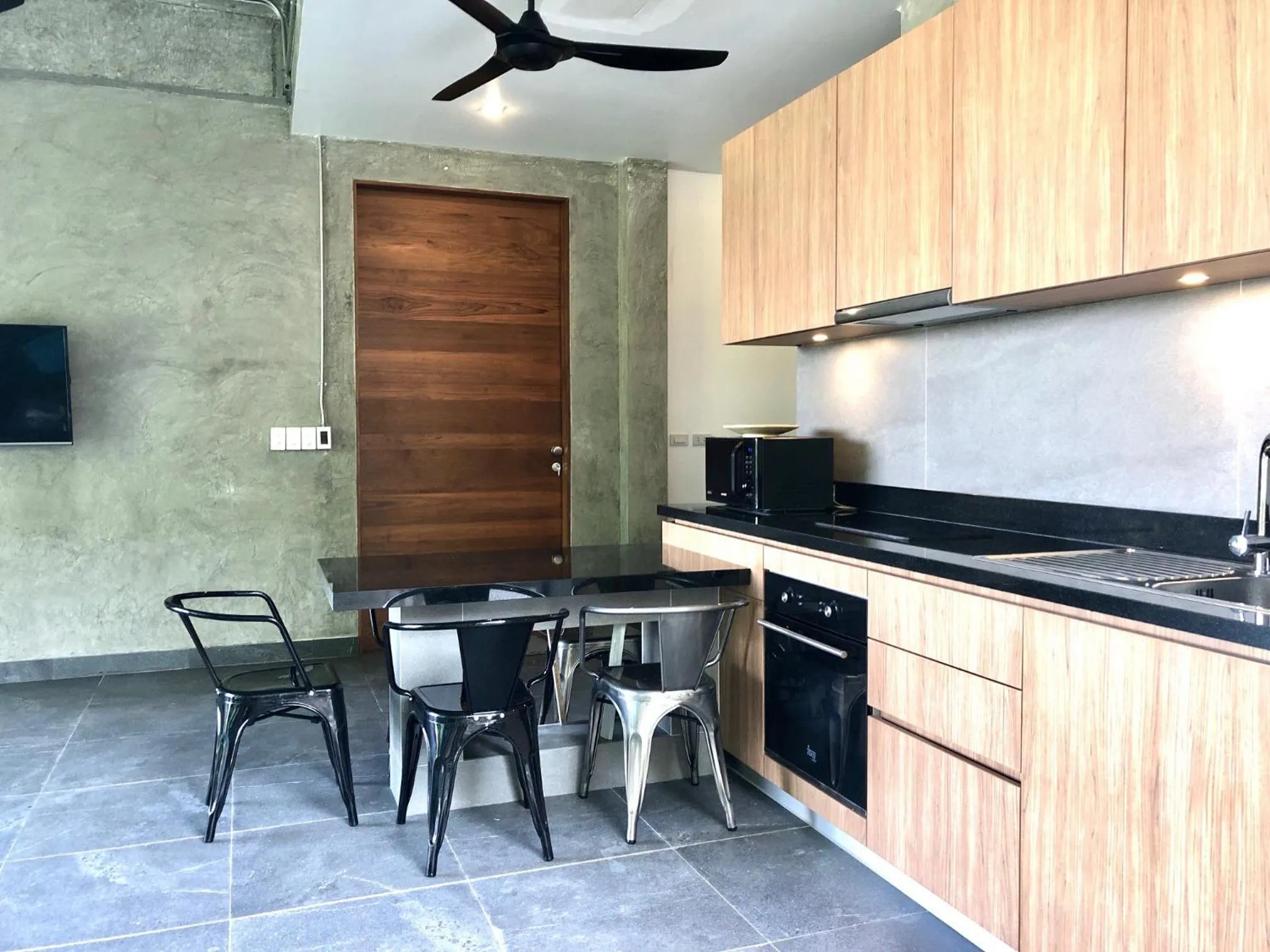 Kitchen or kitchenette in Baan Saint-Tropez Seaview Villas Kata Beach