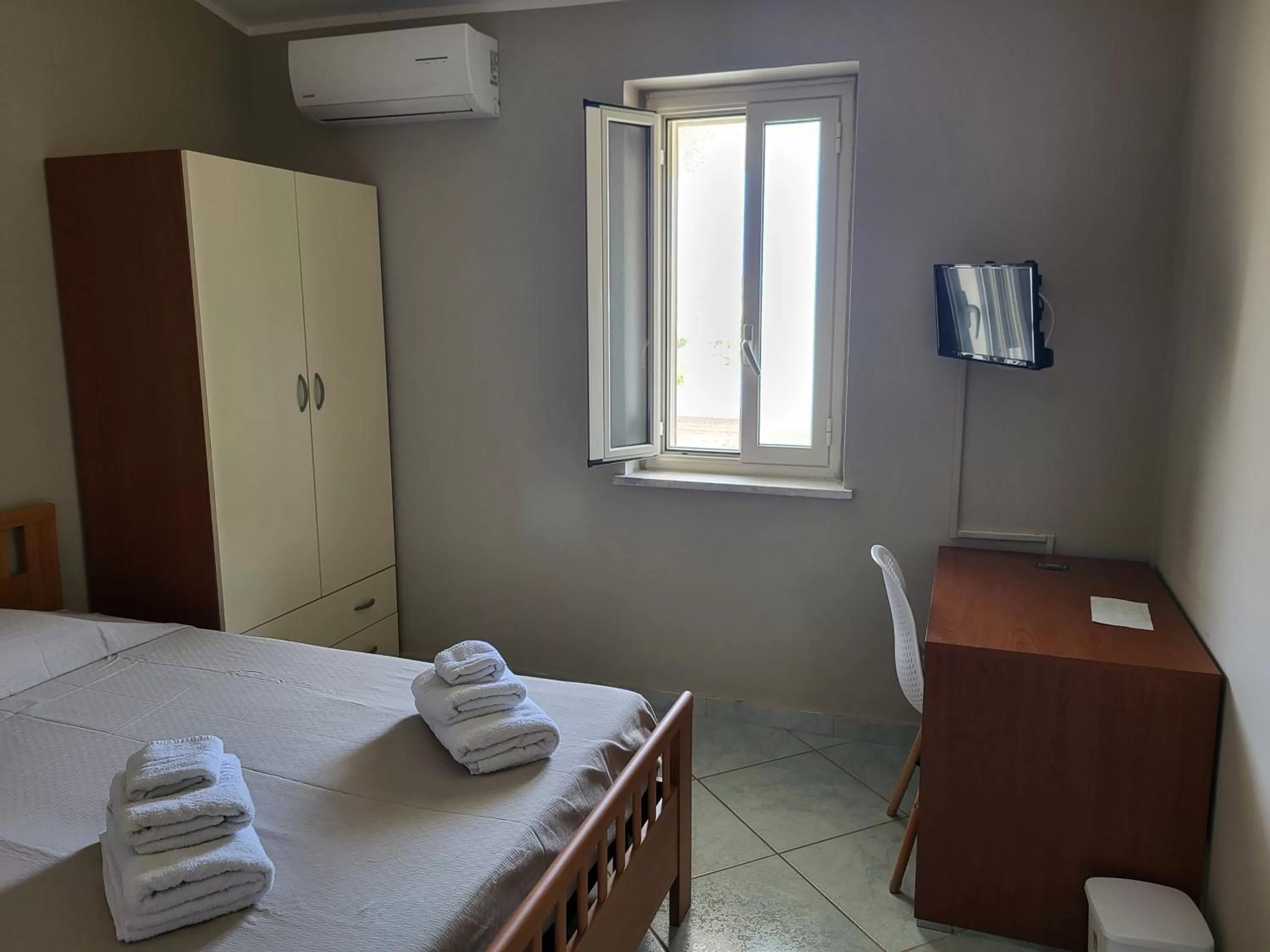 Bedroom, Bed in B&B Magna Grecia