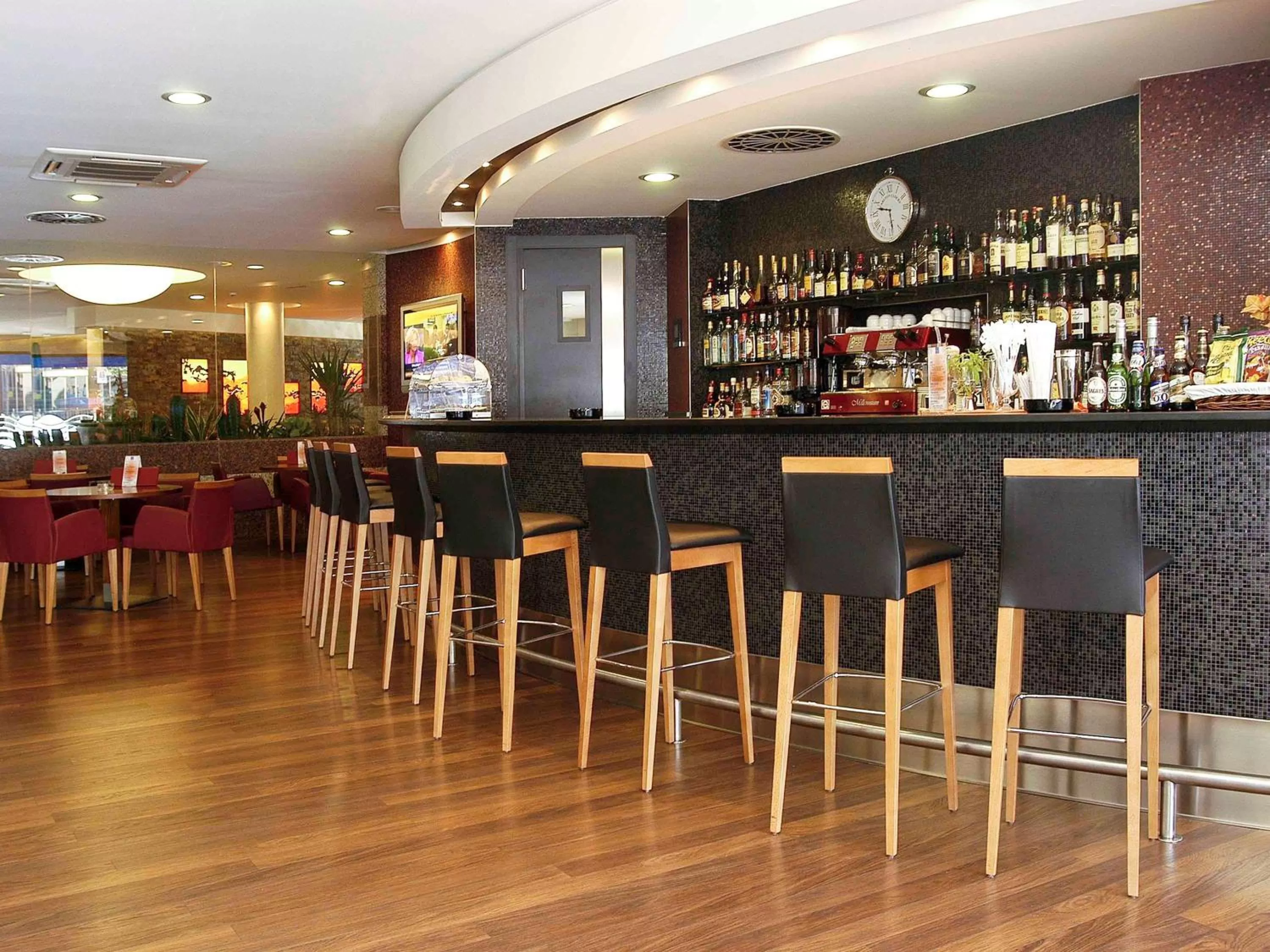 Lounge or bar in Novotel Andorra