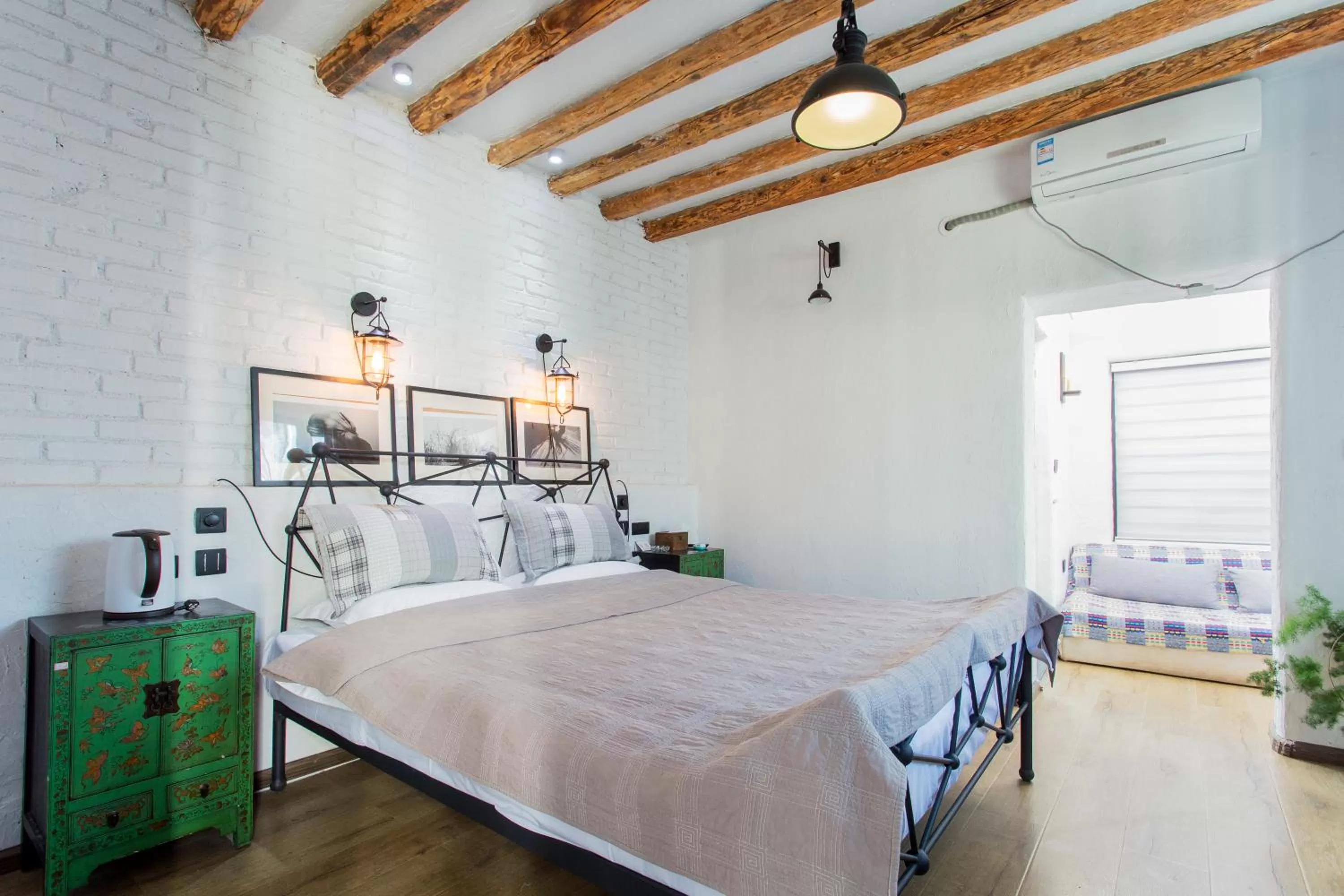 bunk bed, Bed in Hidden Hotel