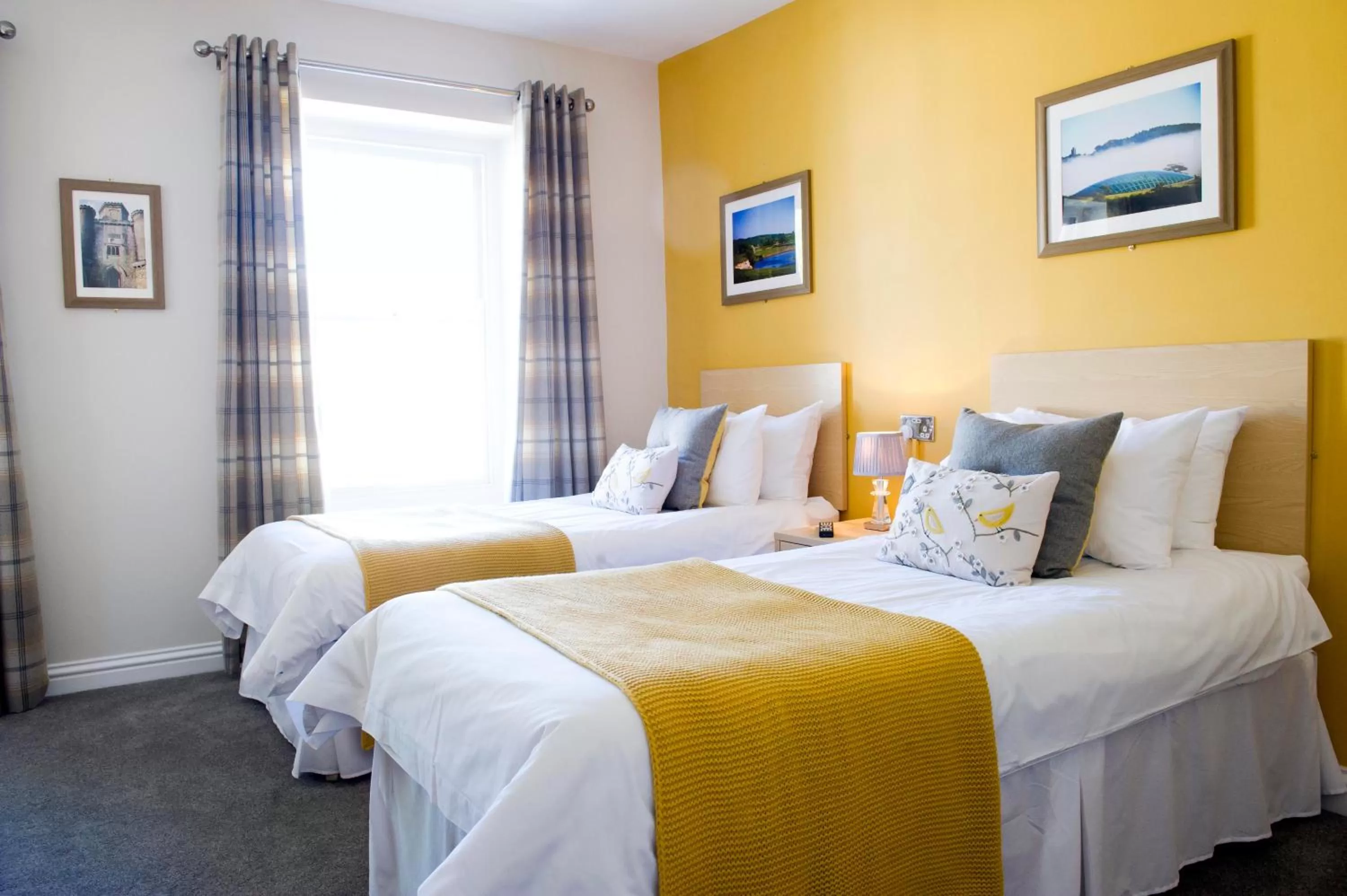 Bed in Rose and Crown Hotel