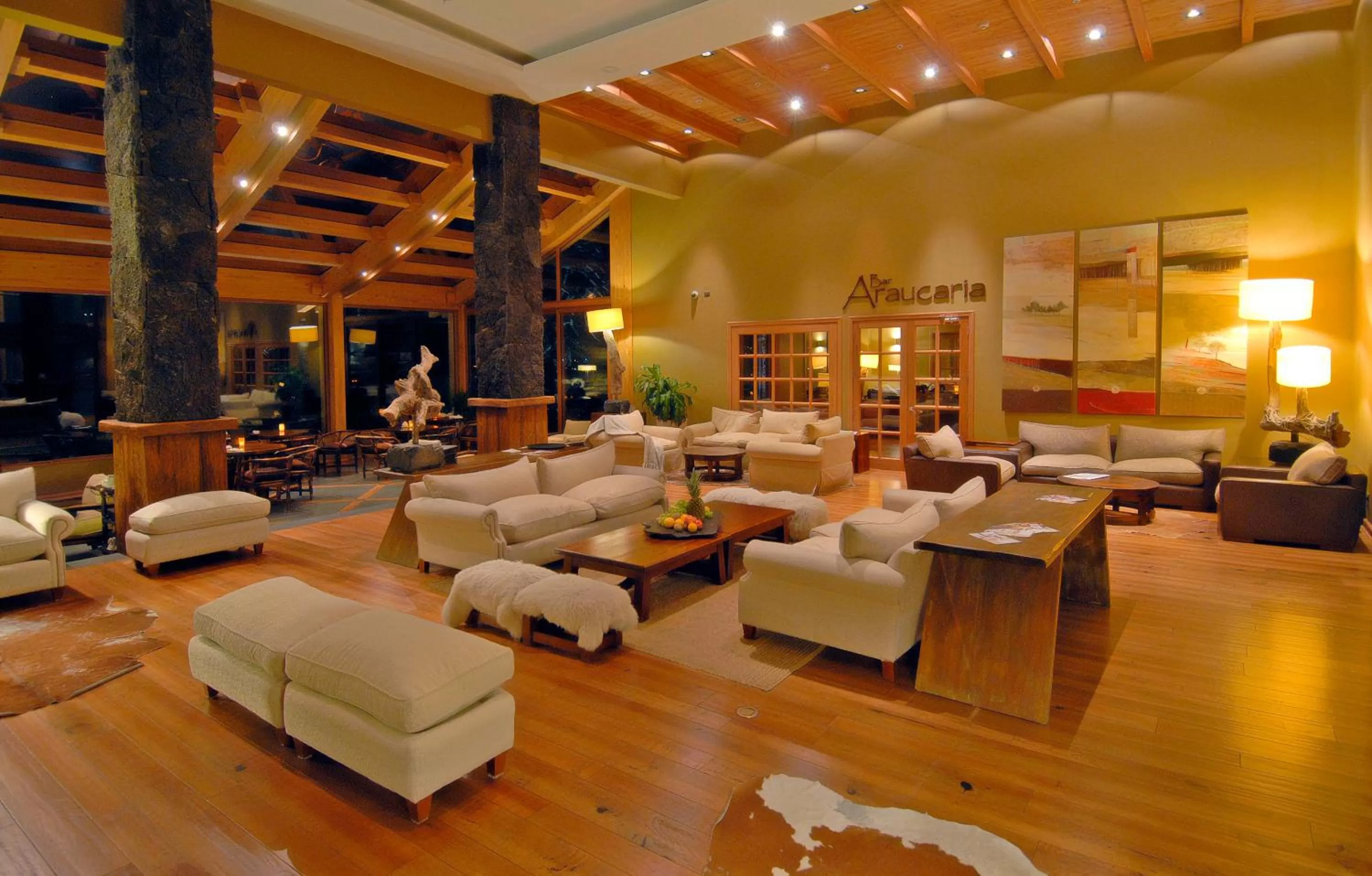 Lobby or reception, Lounge/Bar in Hotel Cumbres Puerto Varas