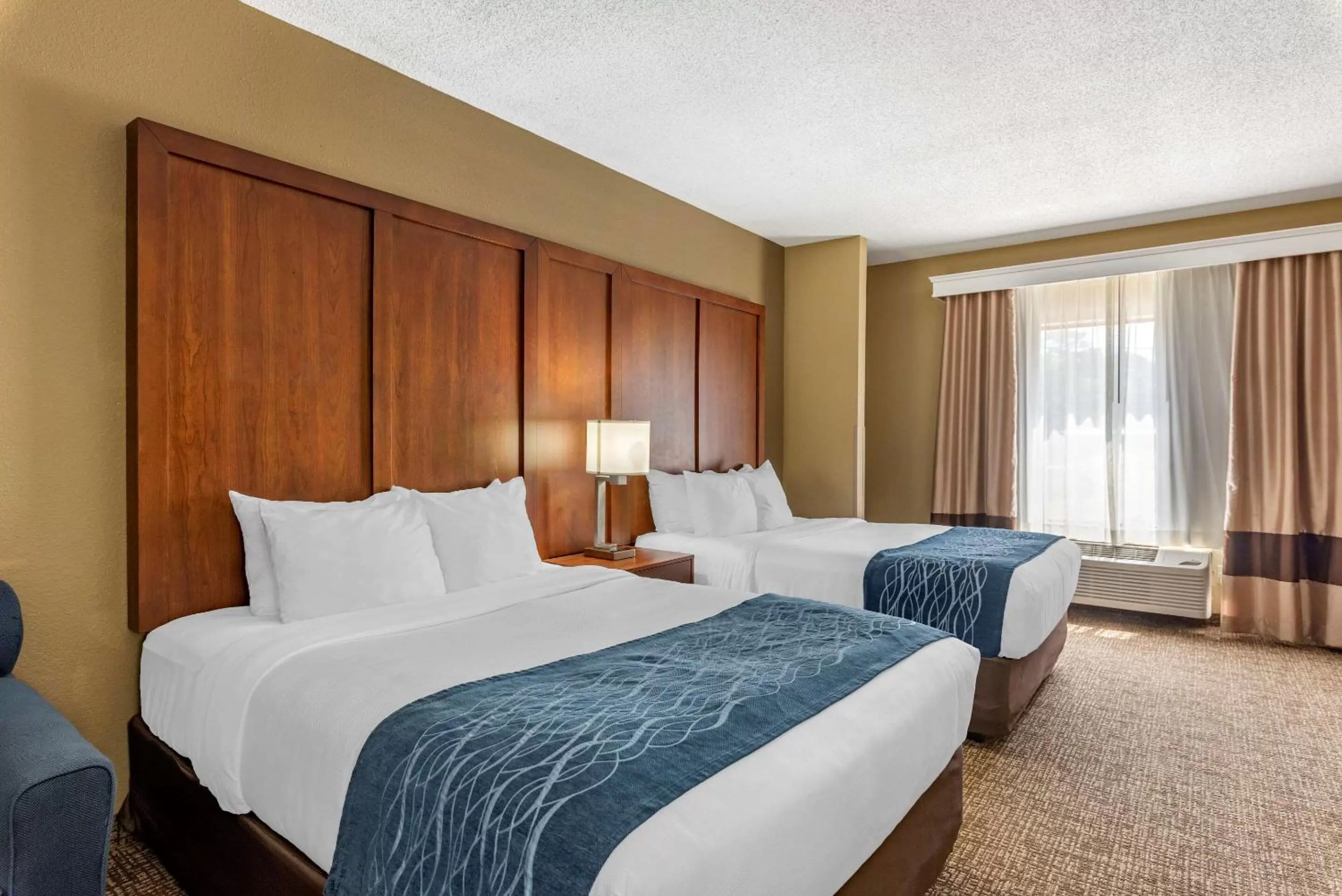 Photo of the whole room, Bed in Comfort Inn & Suites El Dorado