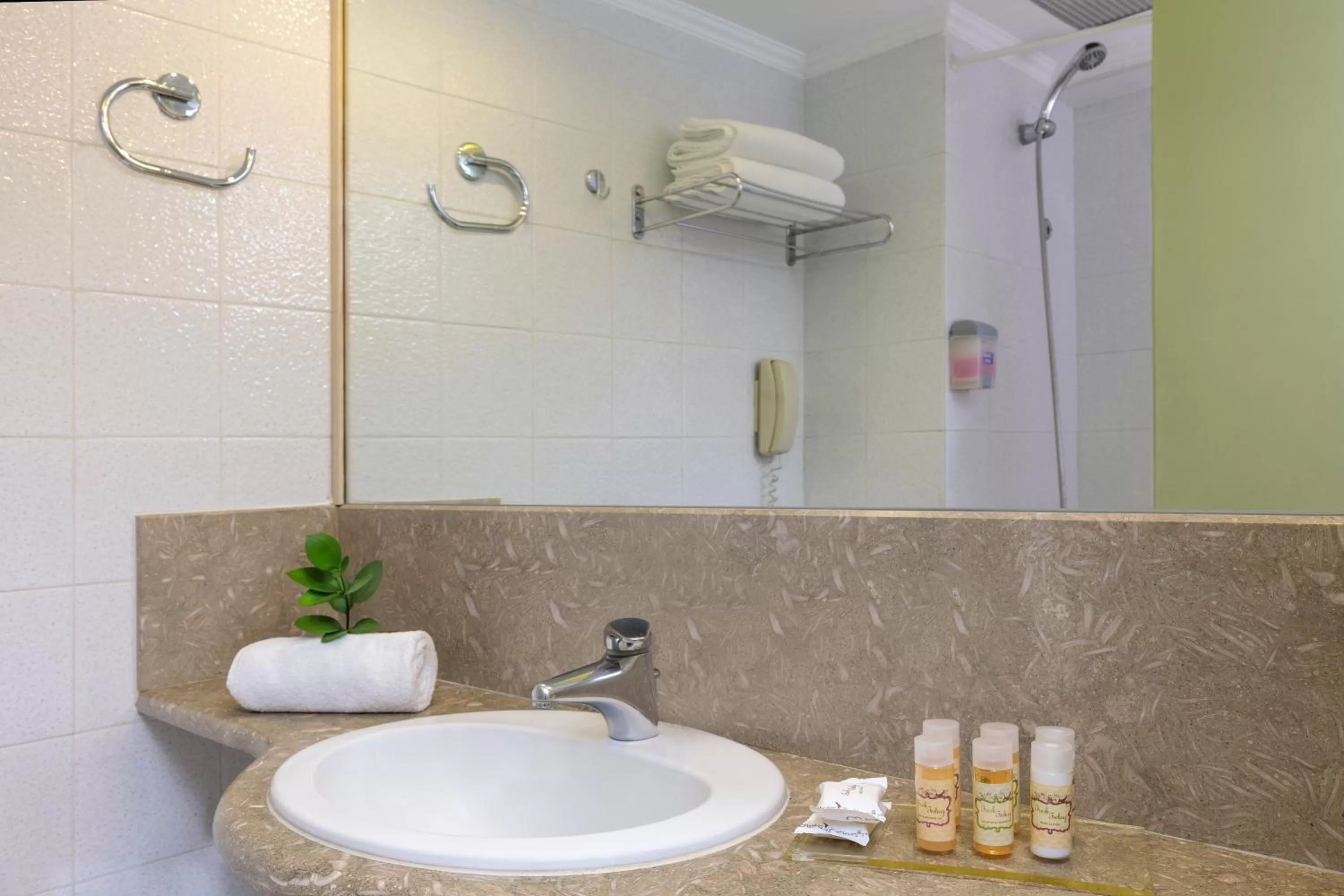 Bathroom in Best Western Plus Hotel Plaza