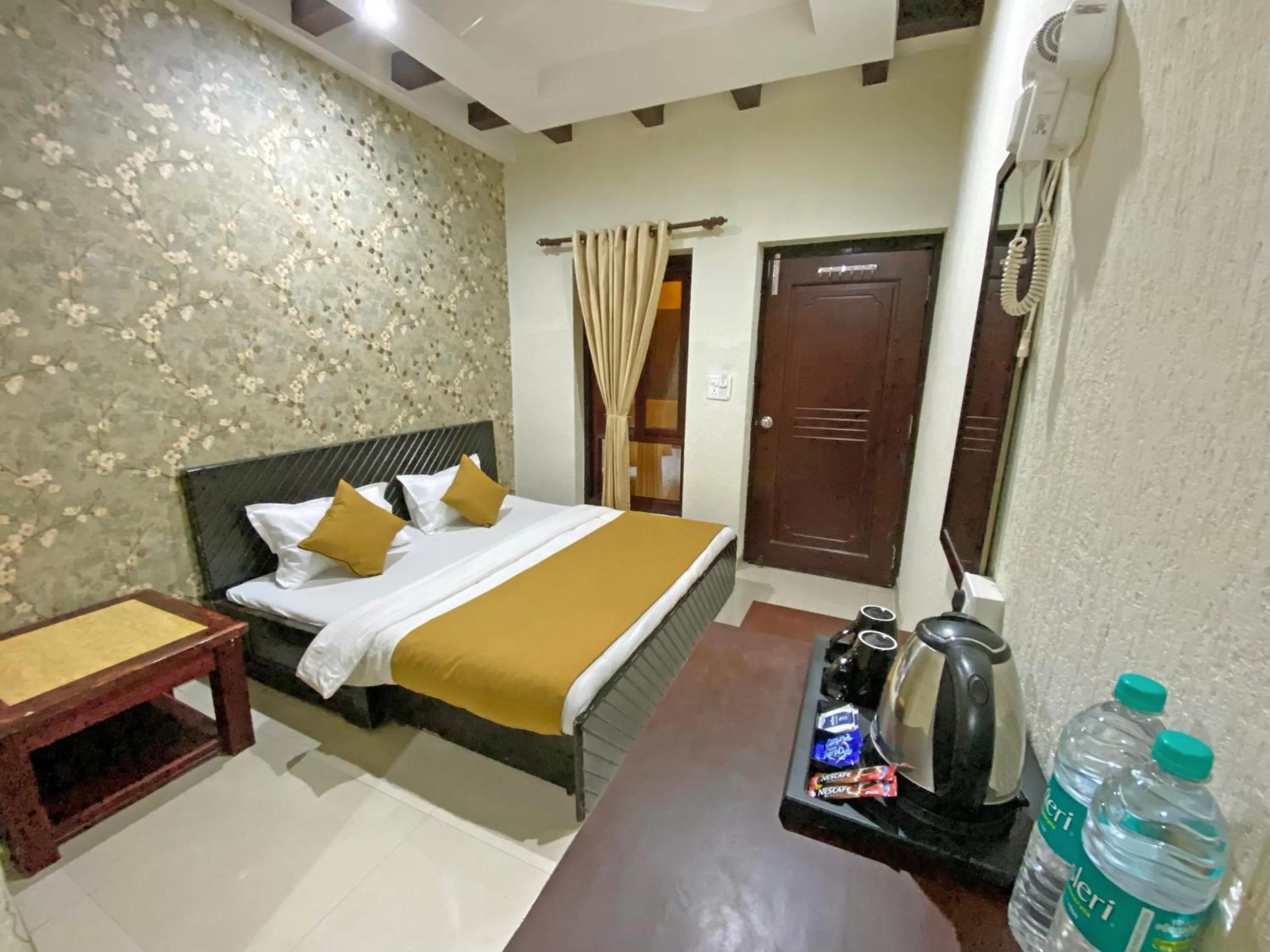 Bed in Hotel Nirvana Palace Rishikesh