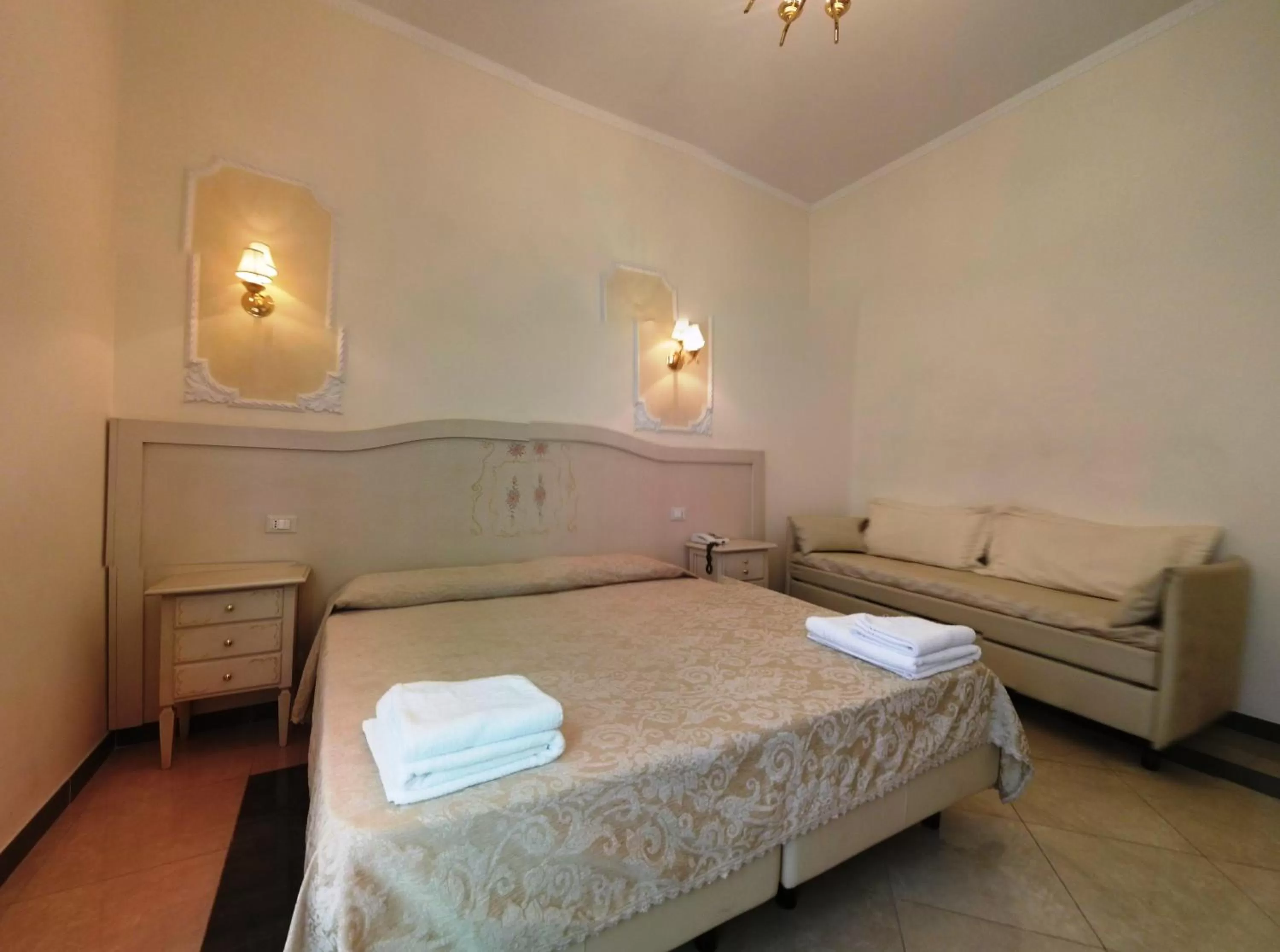 Bed in Cambridge Hotel