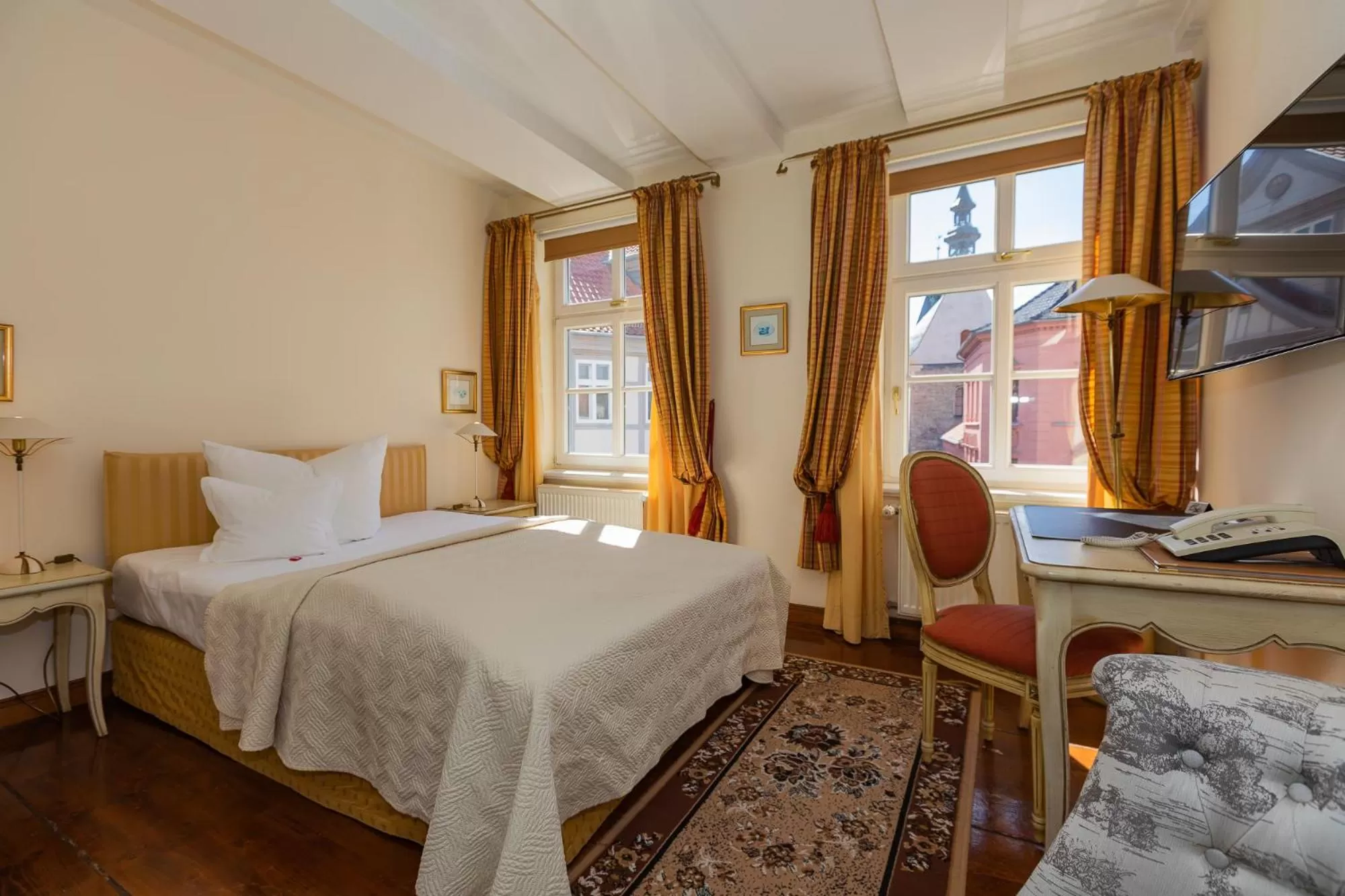 Photo of the whole room, Bed in Hotel Zum Bär