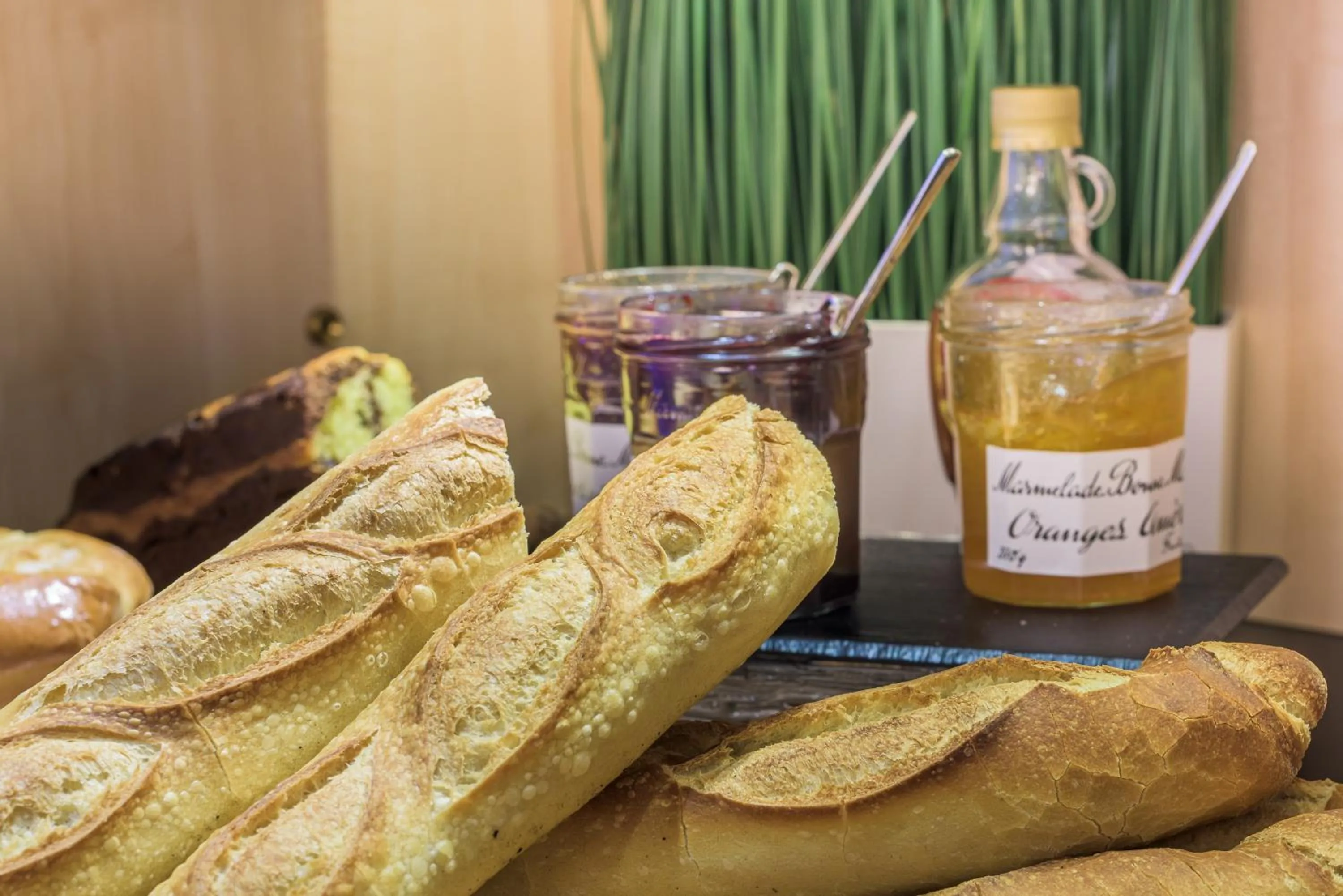 American breakfast in Mercure Tours Centre Gare et Congrès