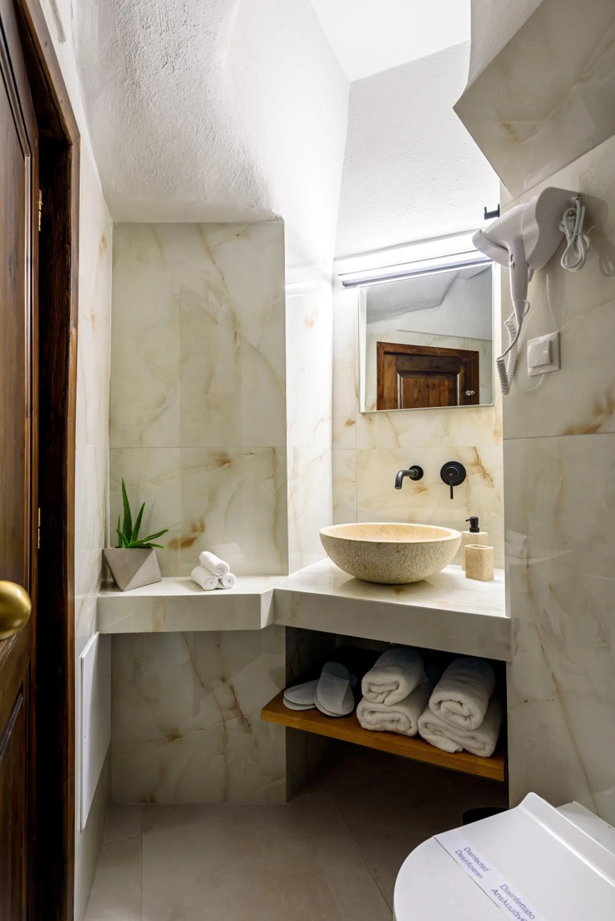 Bathroom in Porto Del Colombo Traditional Boutique Hotel