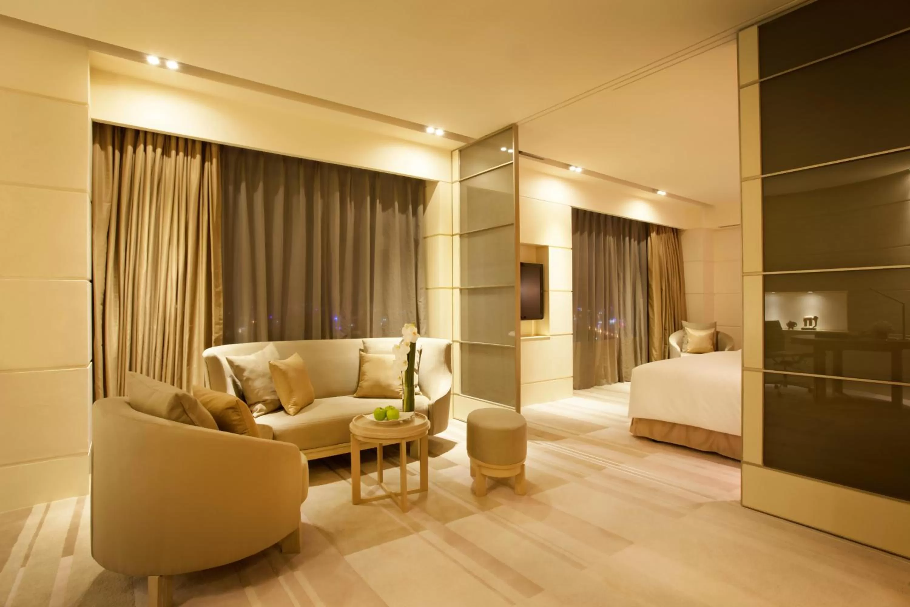 Living room, Bed in Hotel Nikko Saigon