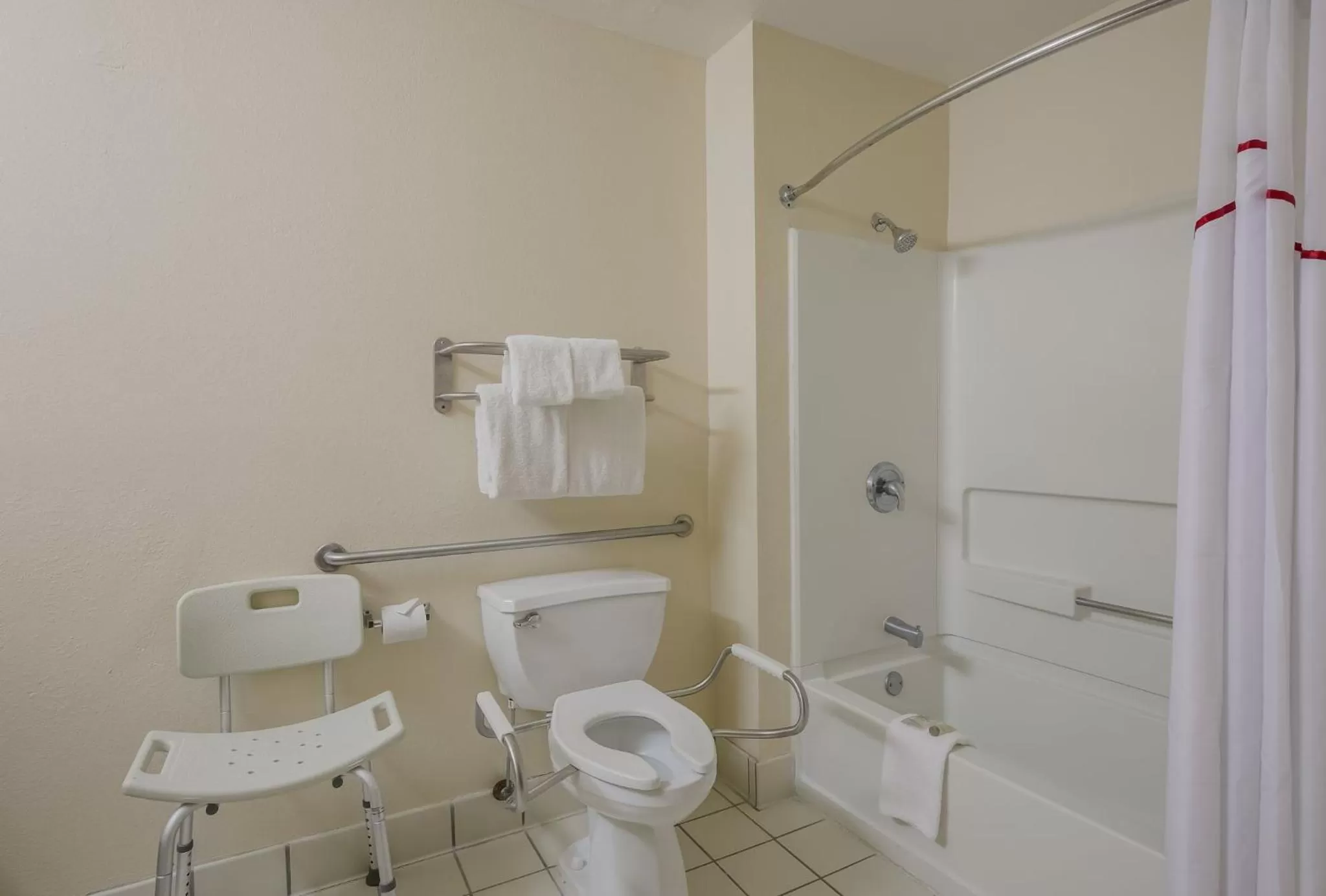 Bathroom in Red Roof Inn & Suites Knoxville East