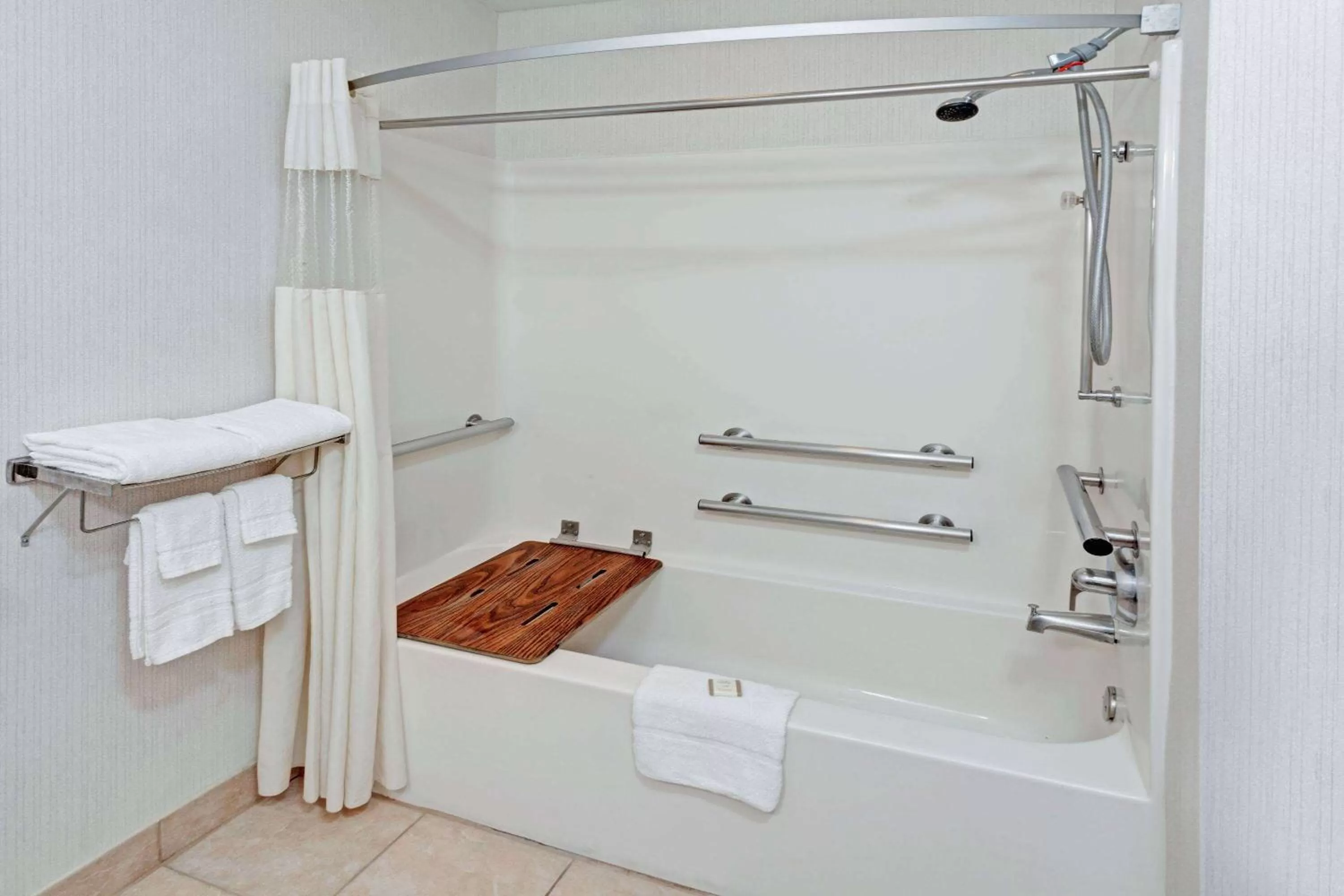 Photo of the whole room in Red Lion Inn & Suites Elk Grove Village