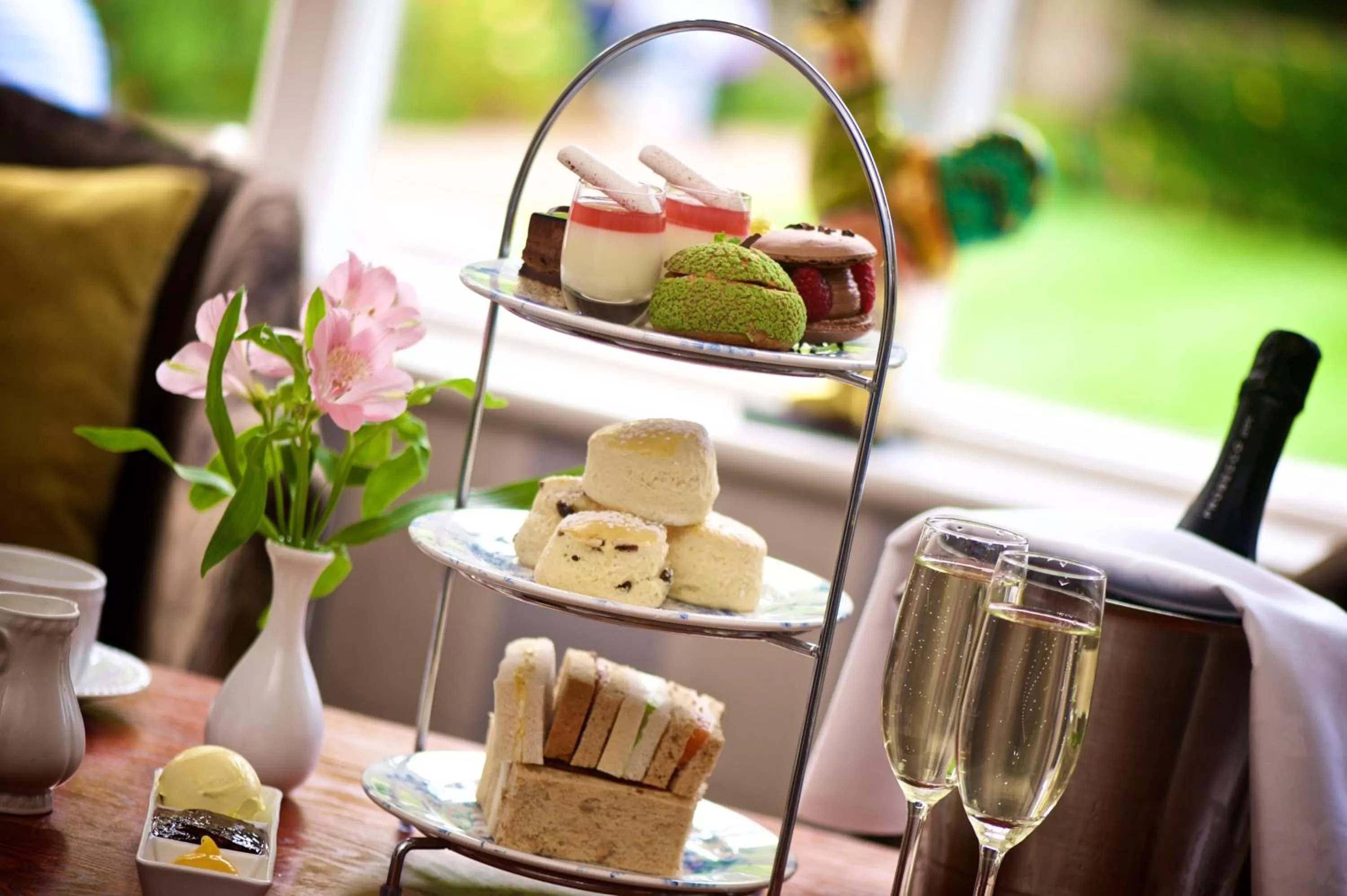 Meals, Coffee/Tea Facilities in Deans Place Hotel