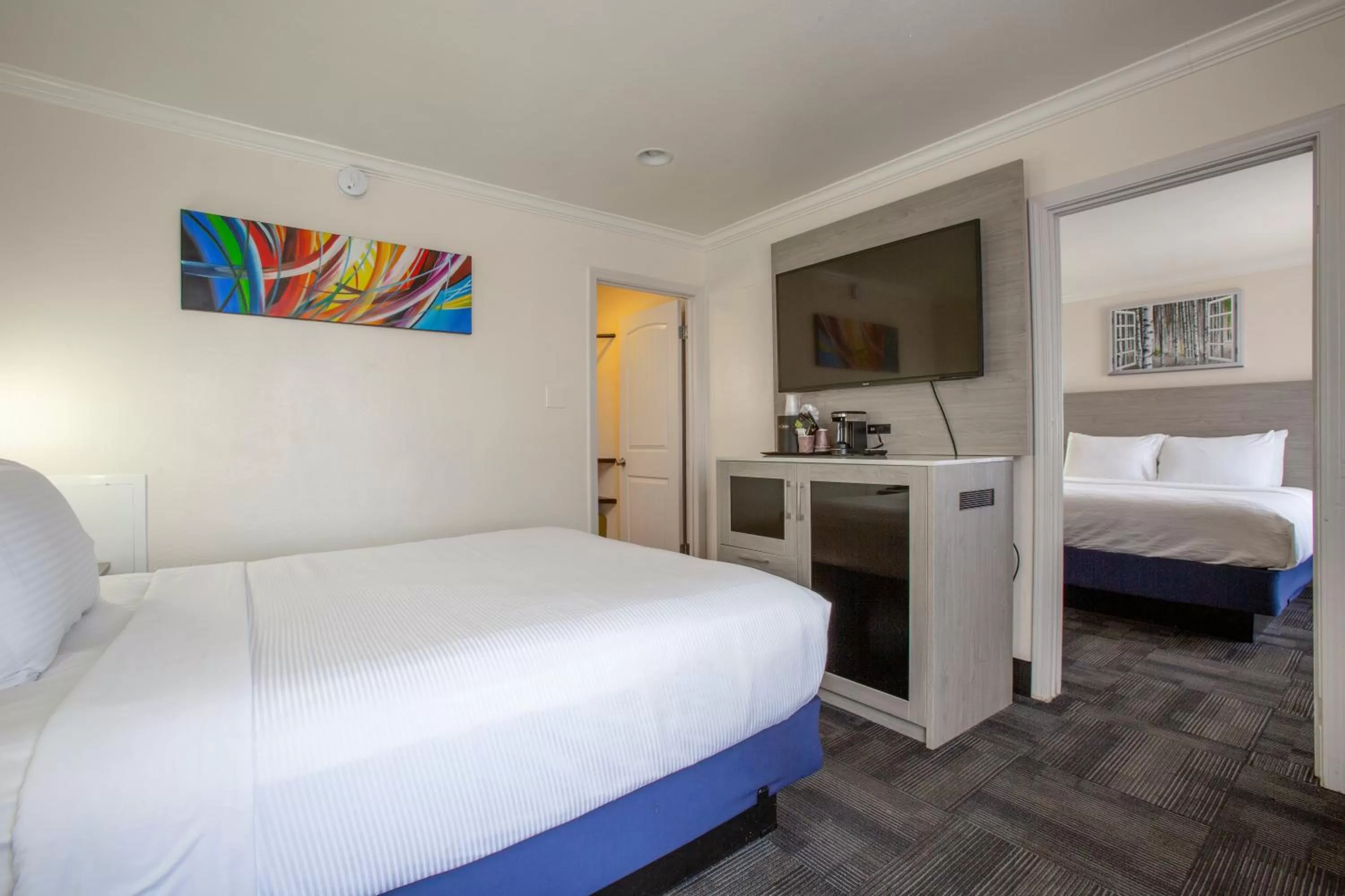 Photo of the whole room, Bed in Hotel Aspen Flagstaff/ Grand Canyon InnSuites