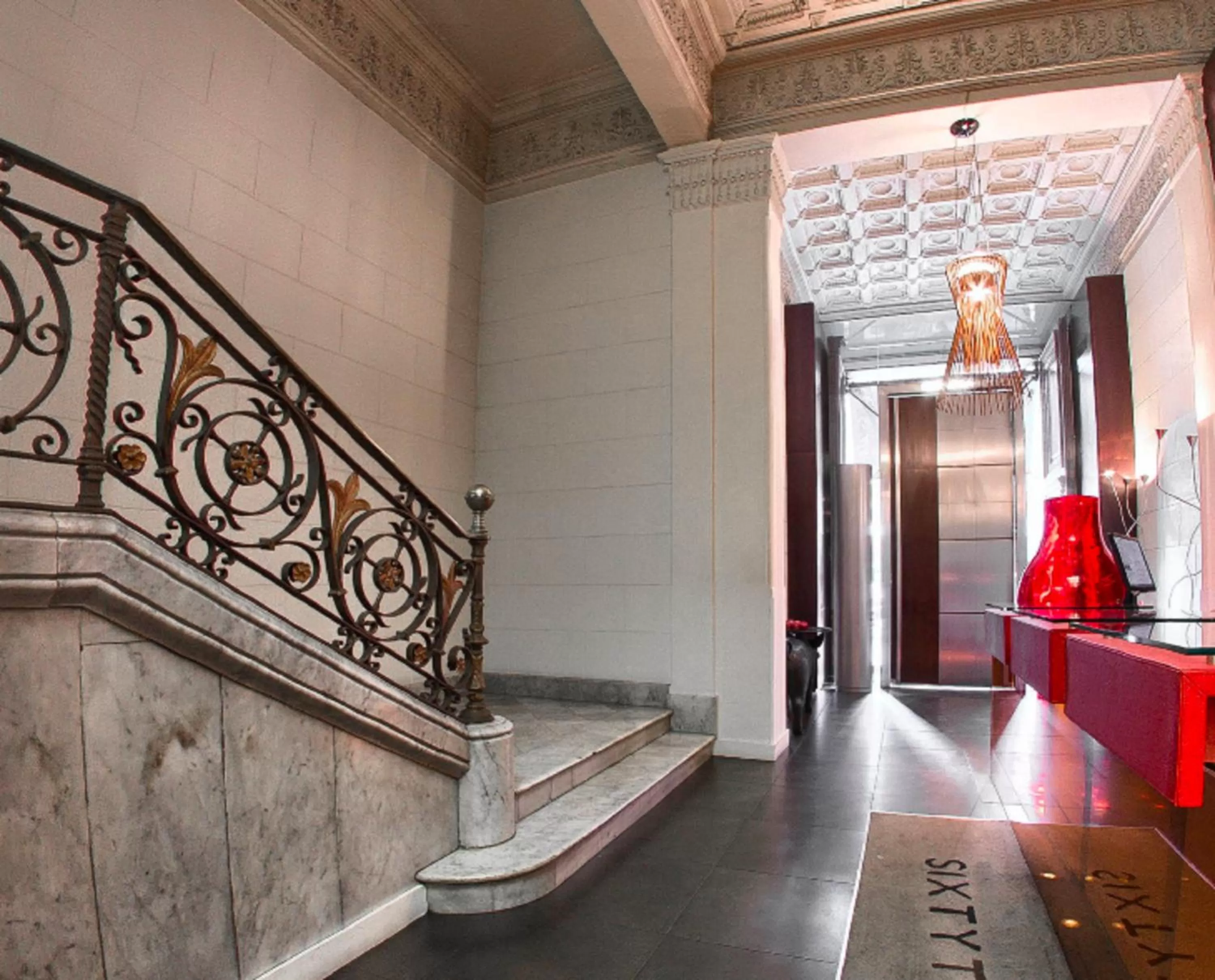 Facade/entrance in Sixtytwo Hotel