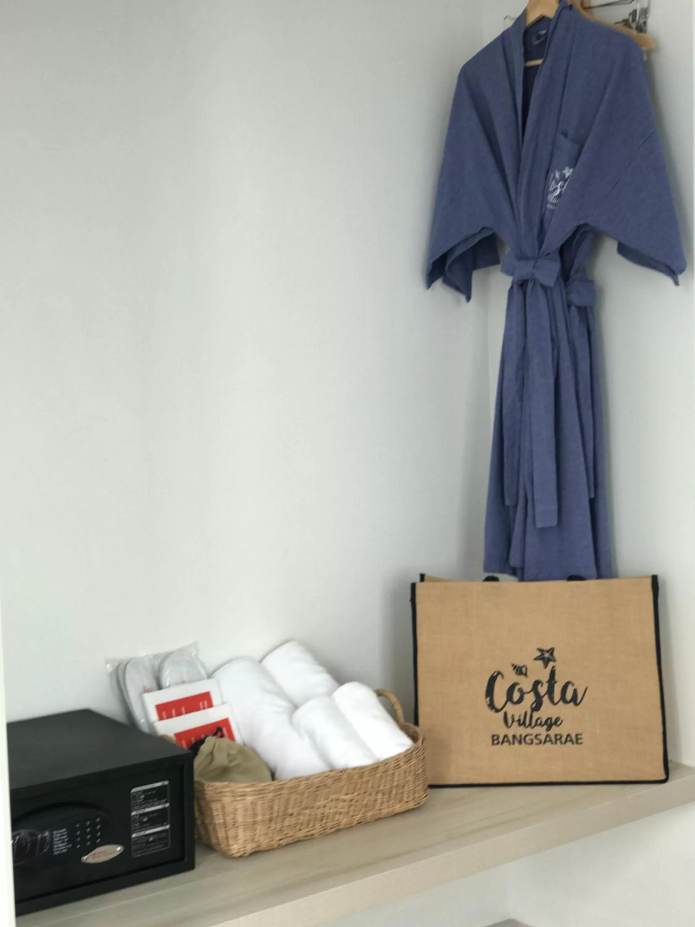 Area and facilities in Costa Village Bangsaray