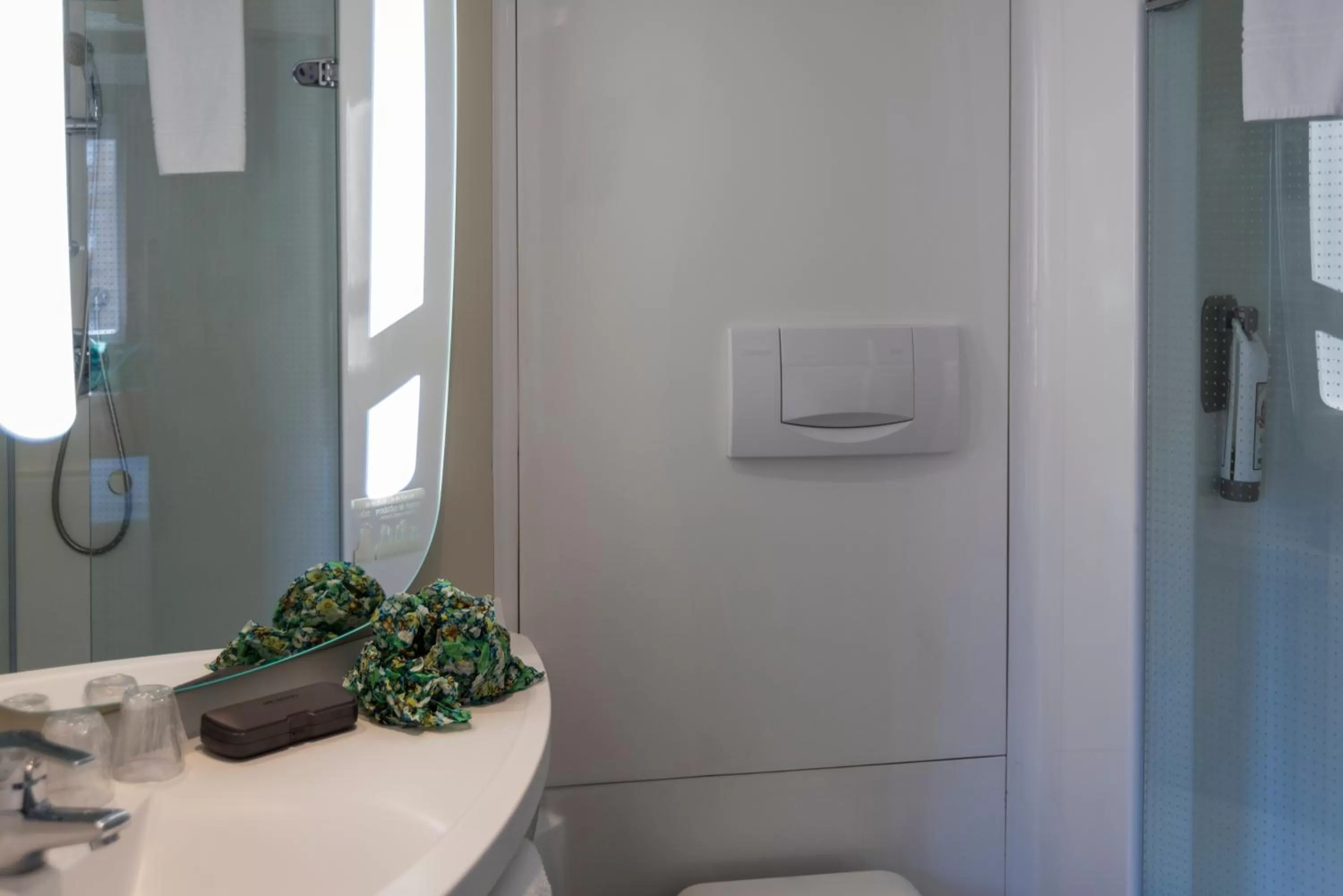 Bathroom in Ibis Salamanca