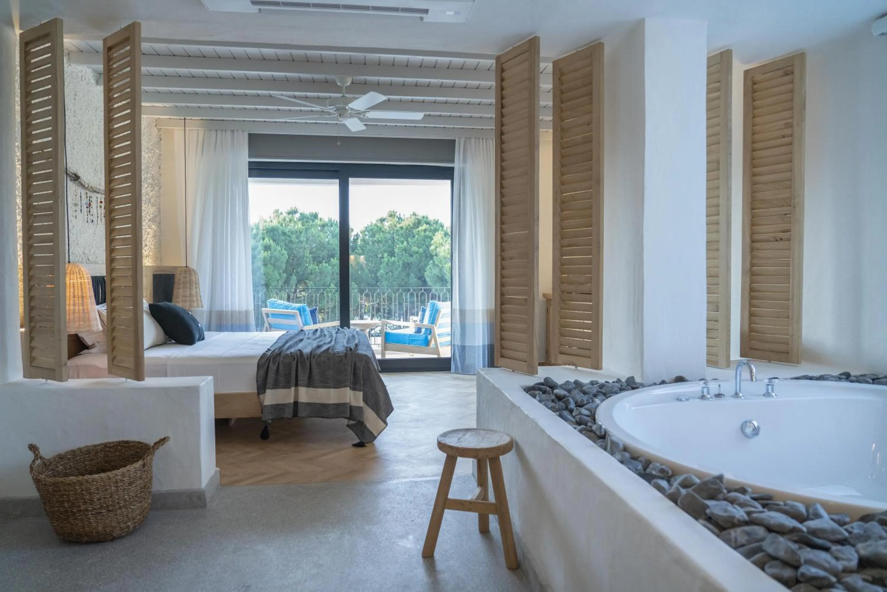 Living room, Bed in Yacht Boheme Hotel-Boutique Class - Adults Only