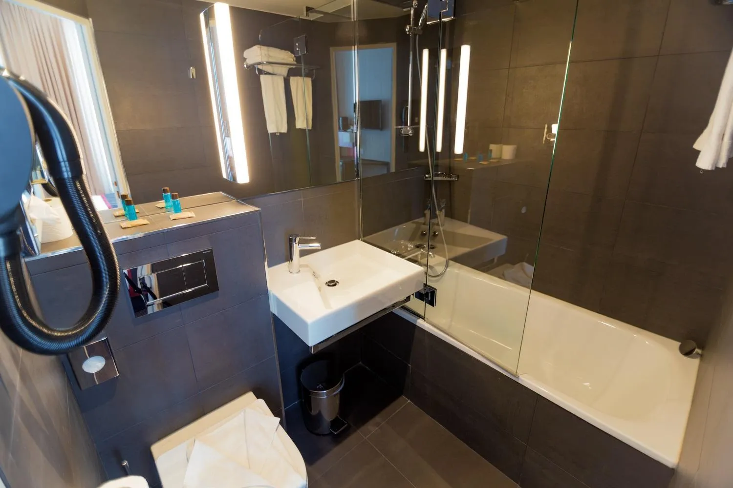 Bathroom in Hôtel Charing Cross