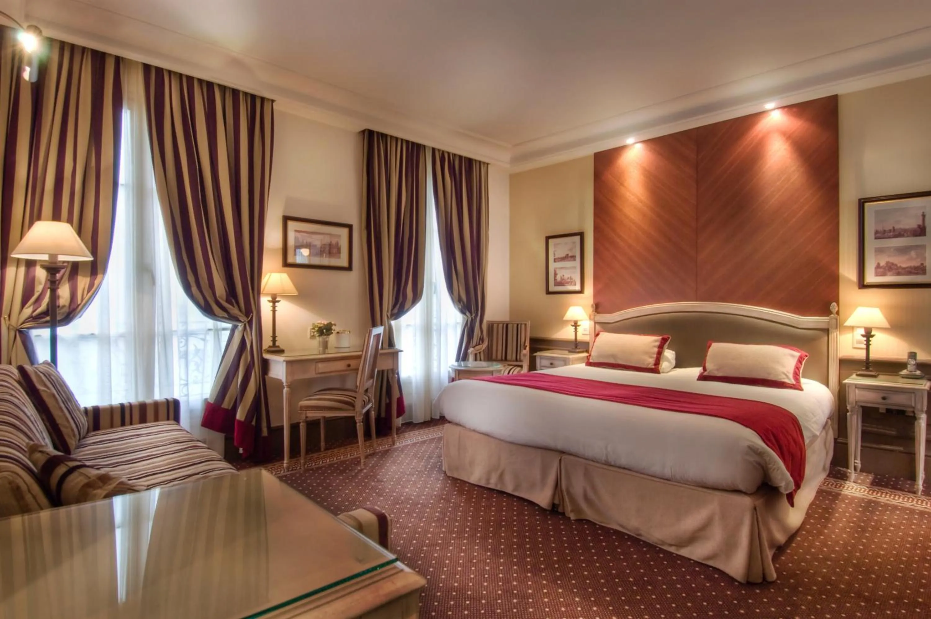 Photo of the whole room, Bed in Best Western Premier Trocadero La Tour