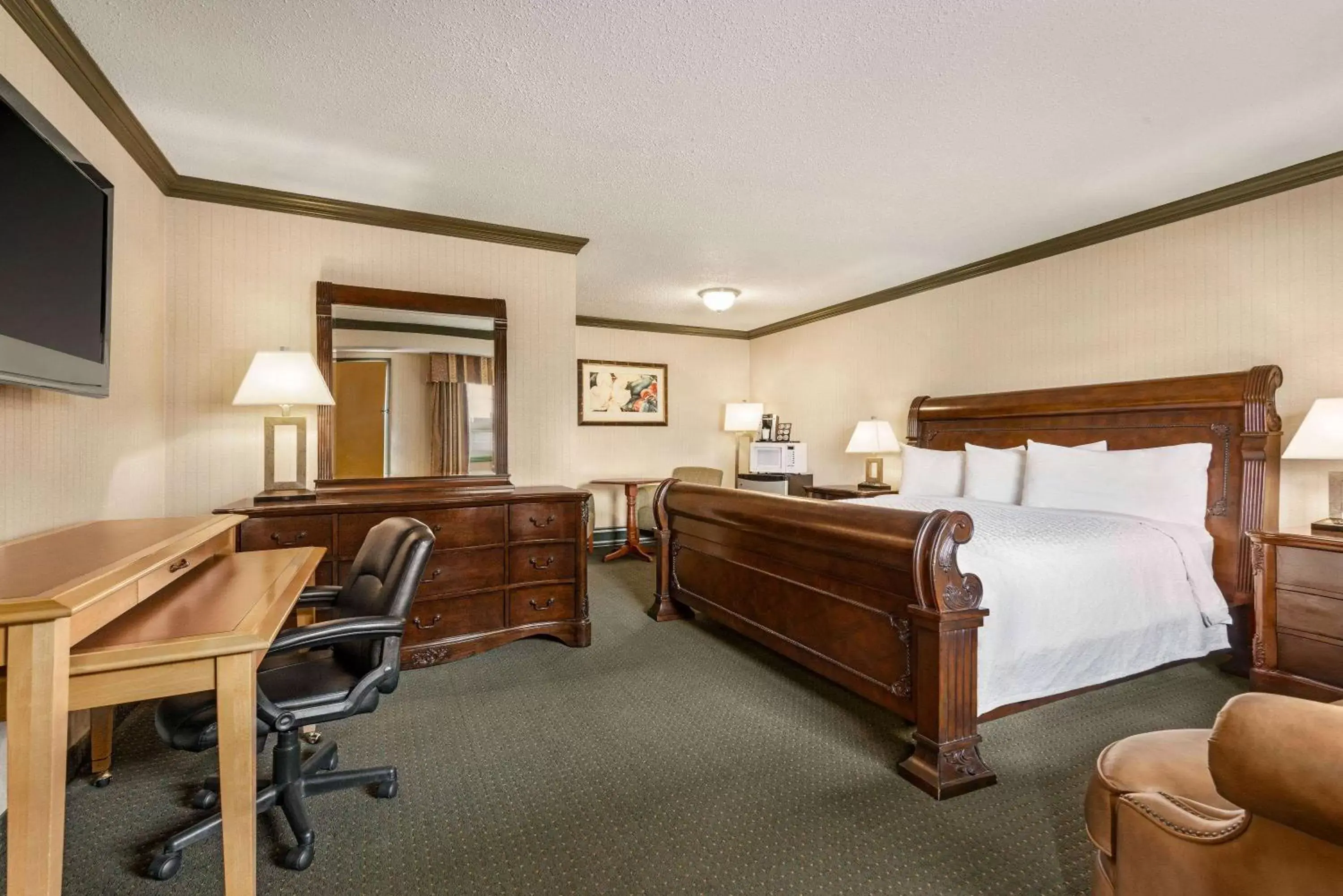 King Room - Non-Smoking in Travelodge by Wyndham Dawson Creek King Room - Non-Smoking in Travelodge by Wyndham Dawson Creek