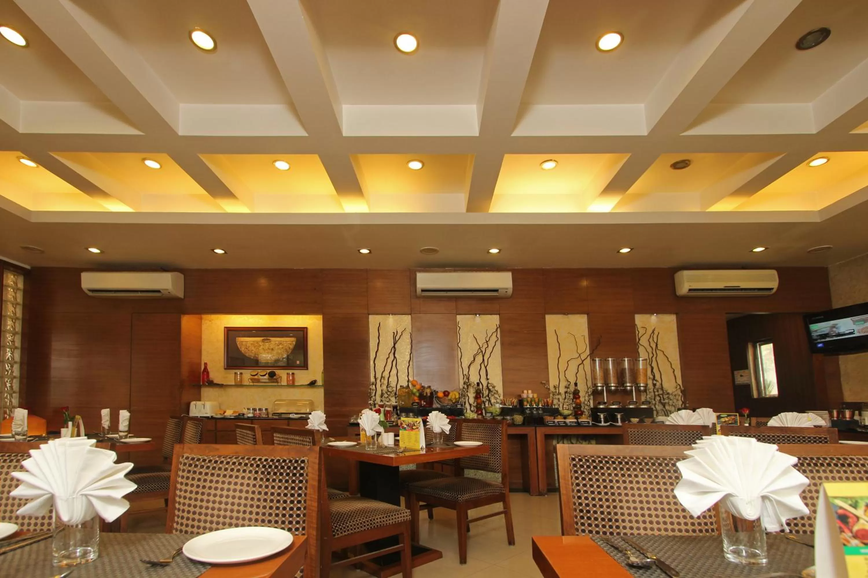 Restaurant/places to eat in Hotel Phoenix Koregaon Park