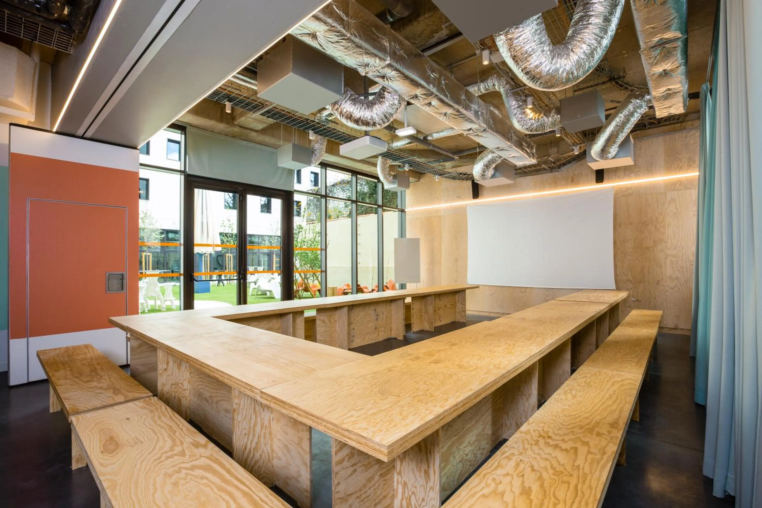 Seating area in JO&JOE Paris Gentilly - Auberge de Jeunesse