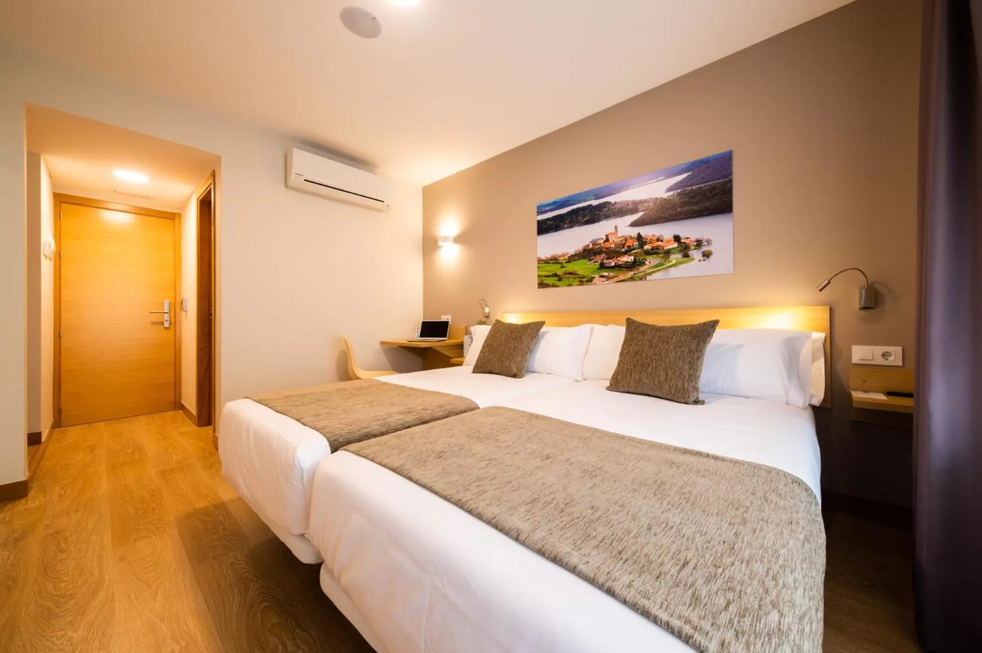 Bed in Hotel Vas Vitoria AutoCheckIn