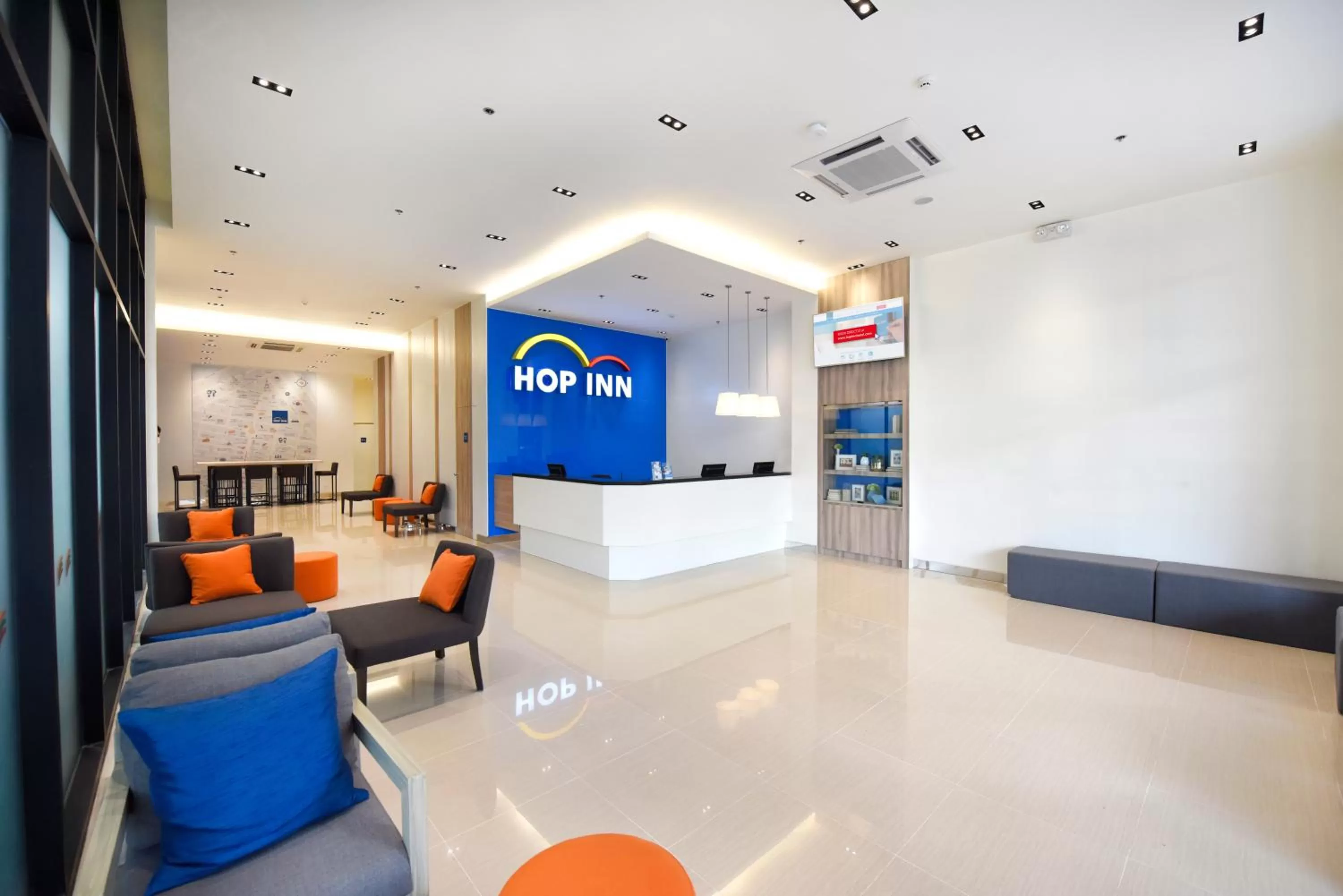 Lobby or reception in Hop Inn Hotel Tomas Morato Quezon City