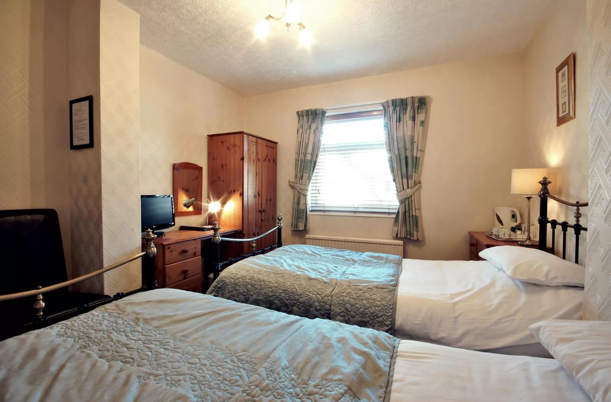 Standard Twin Room - 7 in St Marys Guest House