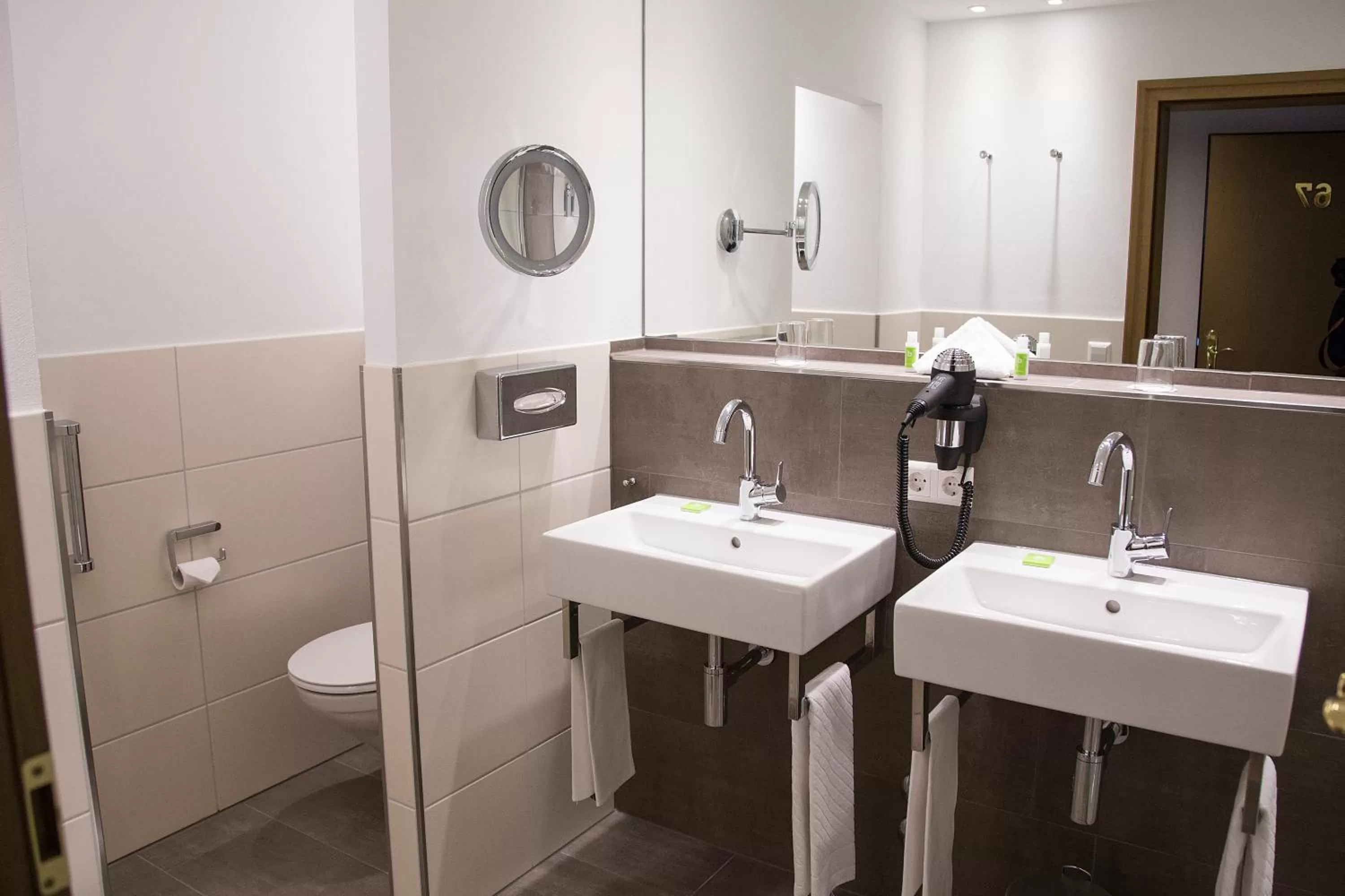 Toilet in Hotel Jagdhaus Wiese