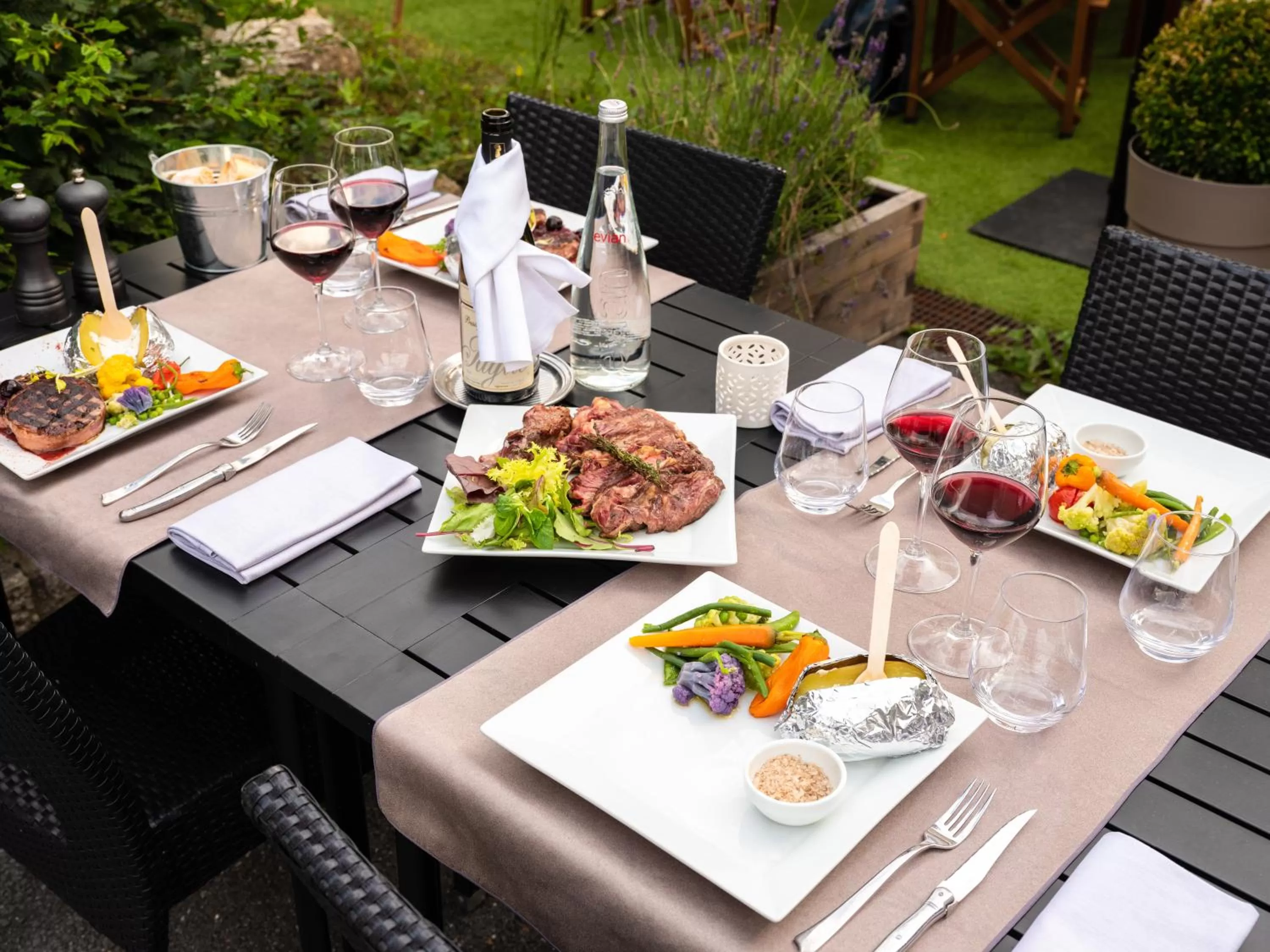 Restaurant/places to eat in Les Loges Blanches Megève