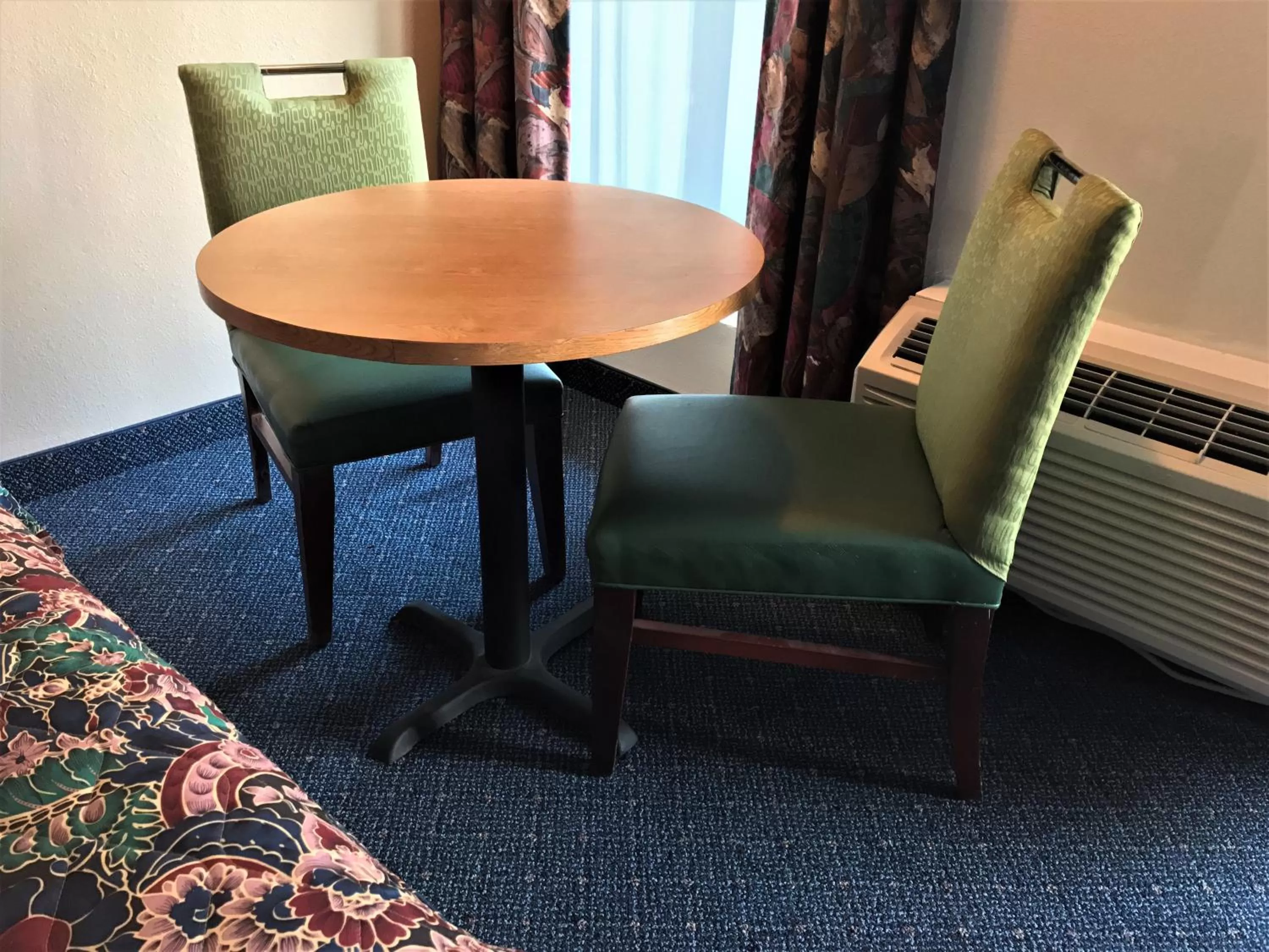 Seating area in American Inn Kansas City, KS