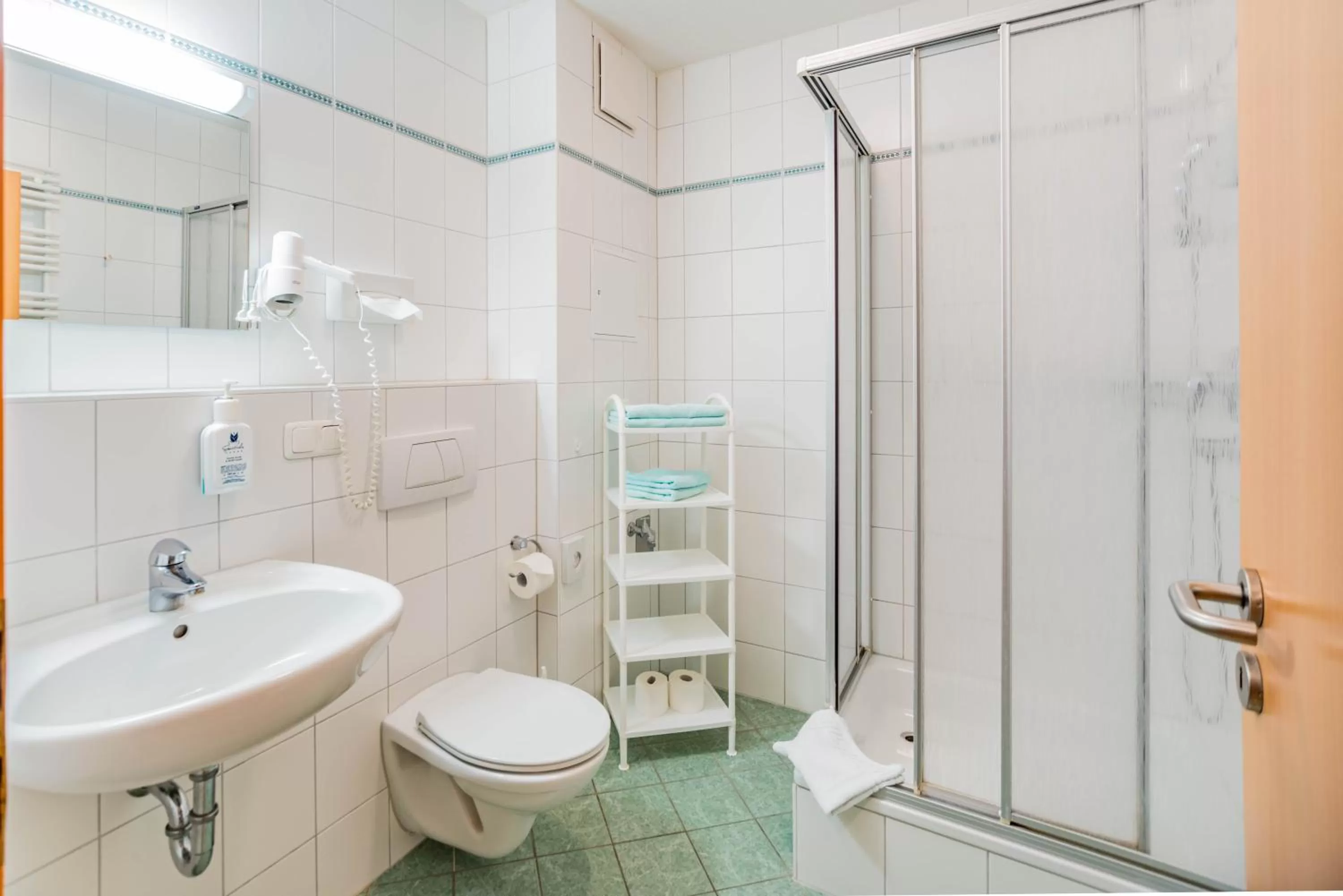 Photo of the whole room, Bathroom in Am Weststrand Apartmenthaus Waldeck