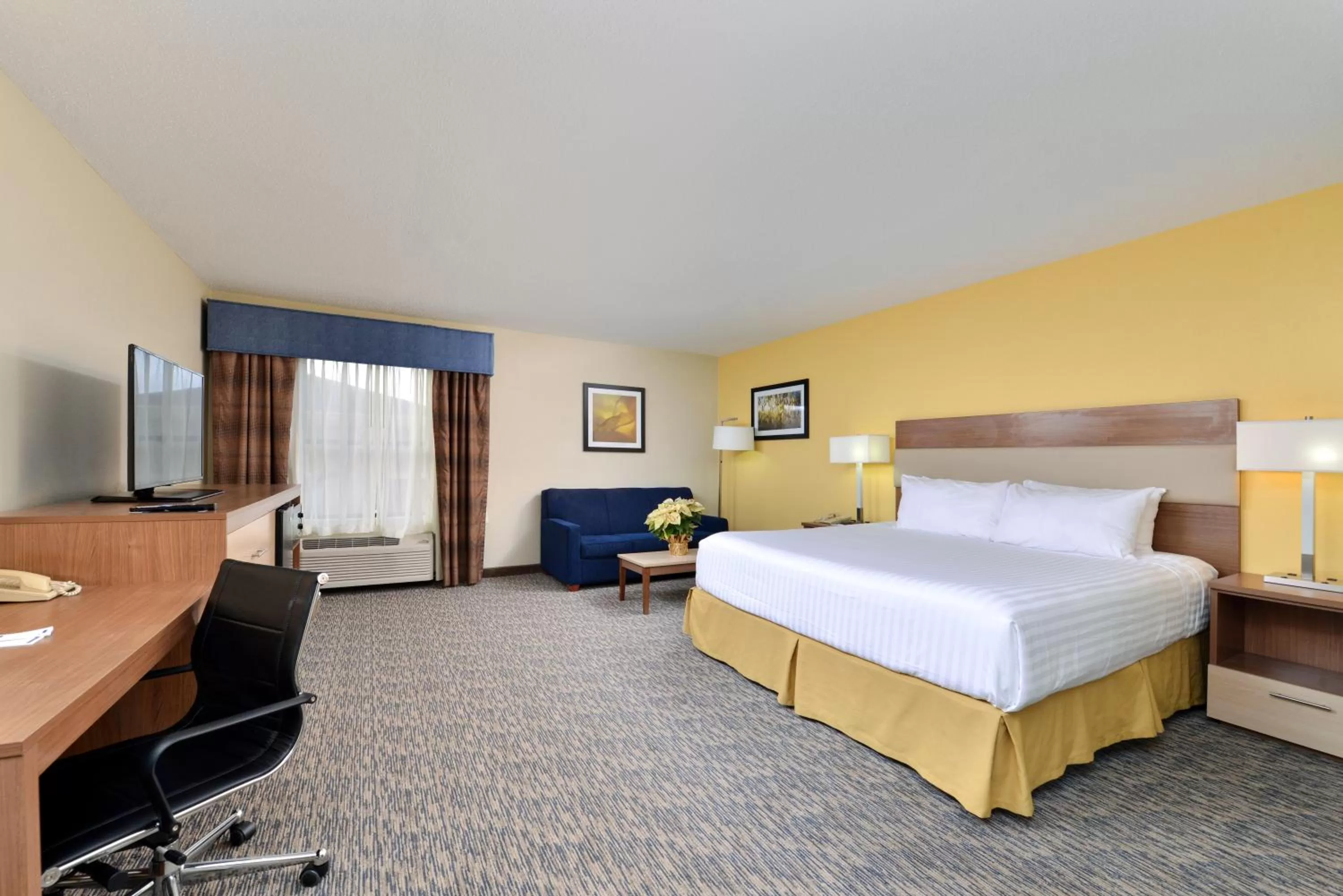 Bedroom, Bed in Best Western North Attleboro - Providence Beltway