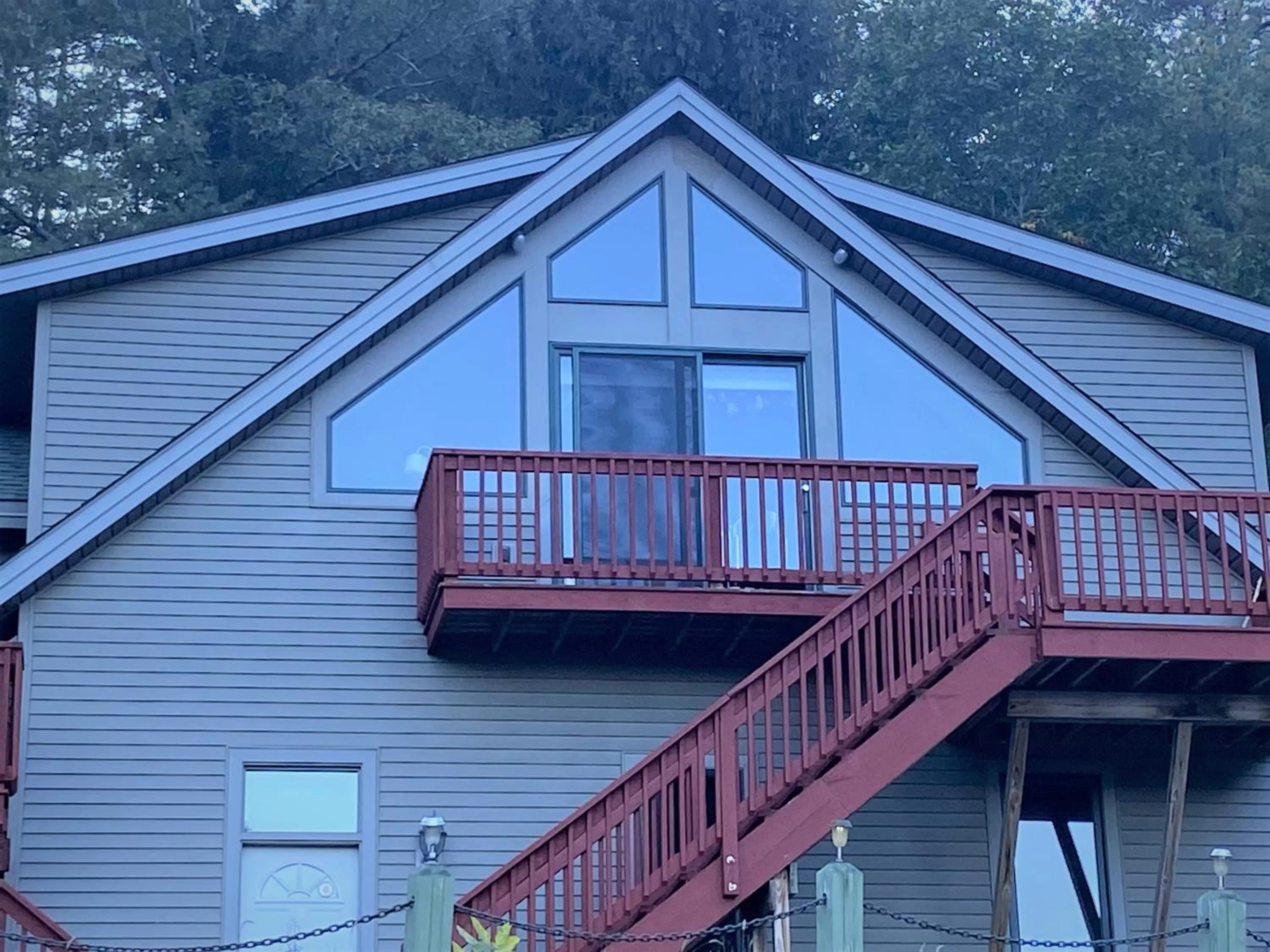 Property building in Hill View Motel and Cottages