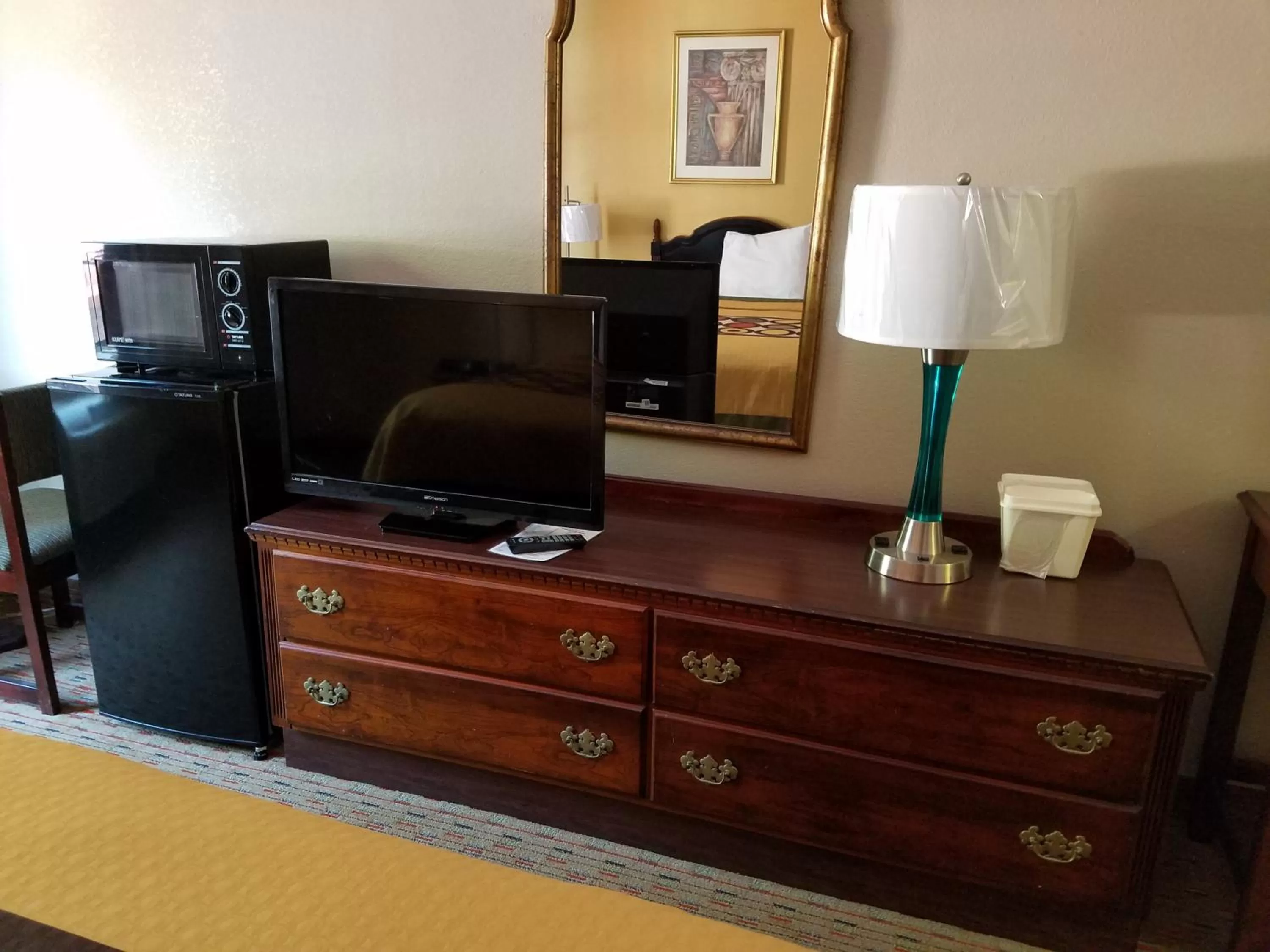 Deluxe King Room - Smoking in Super 8 by Wyndham Cornelia