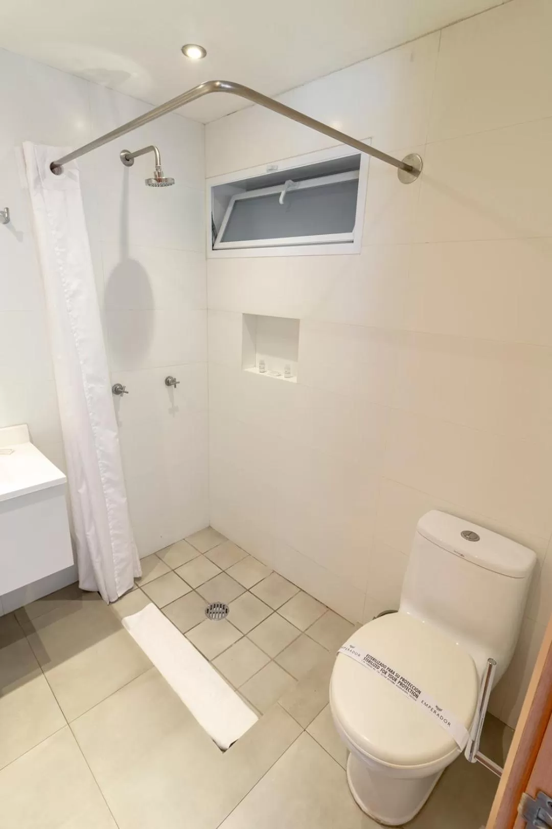 Bathroom in Hotel Emperador centro Guadalajara y Remodelado