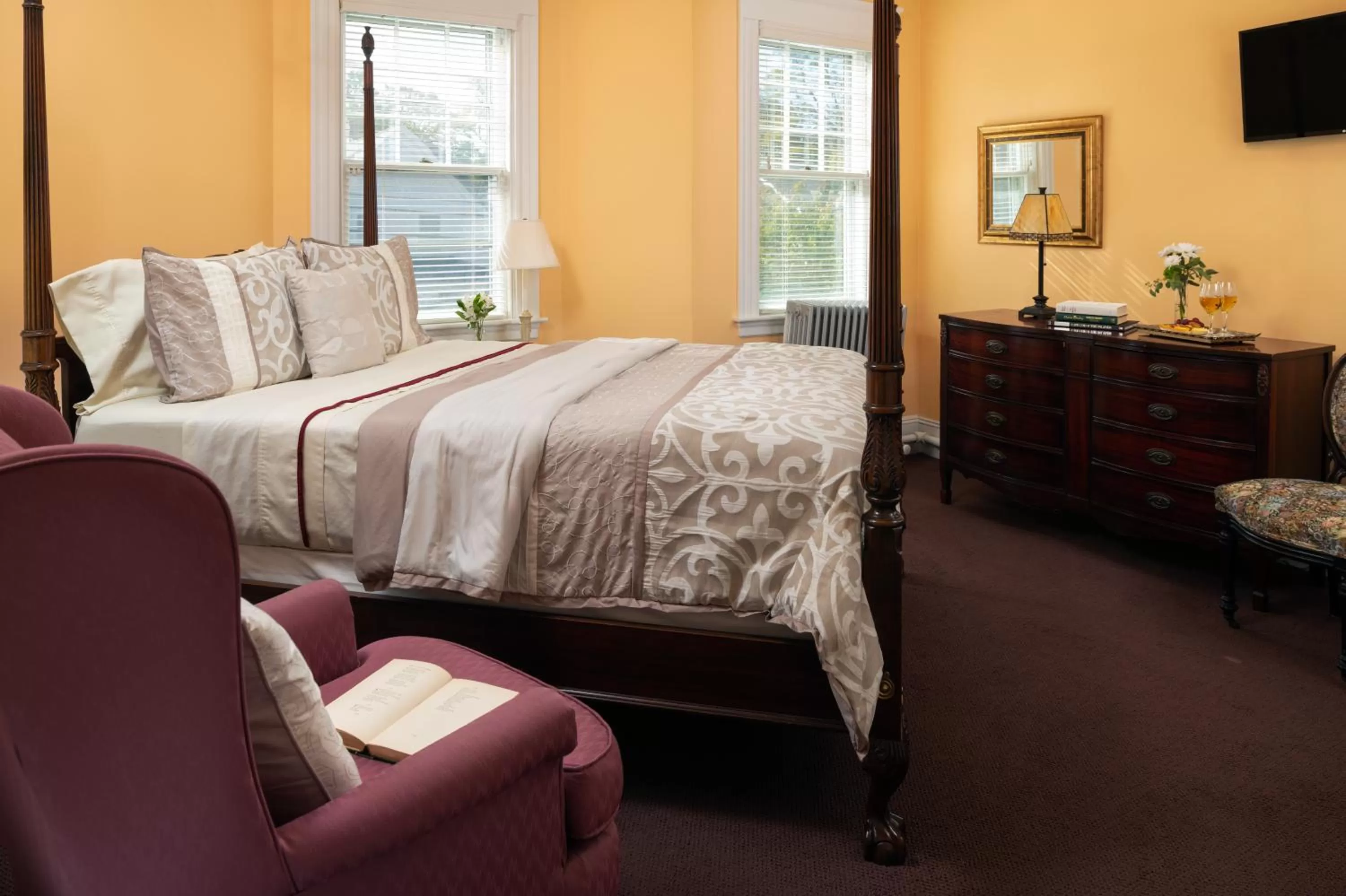 Bed in Palmer House Inn