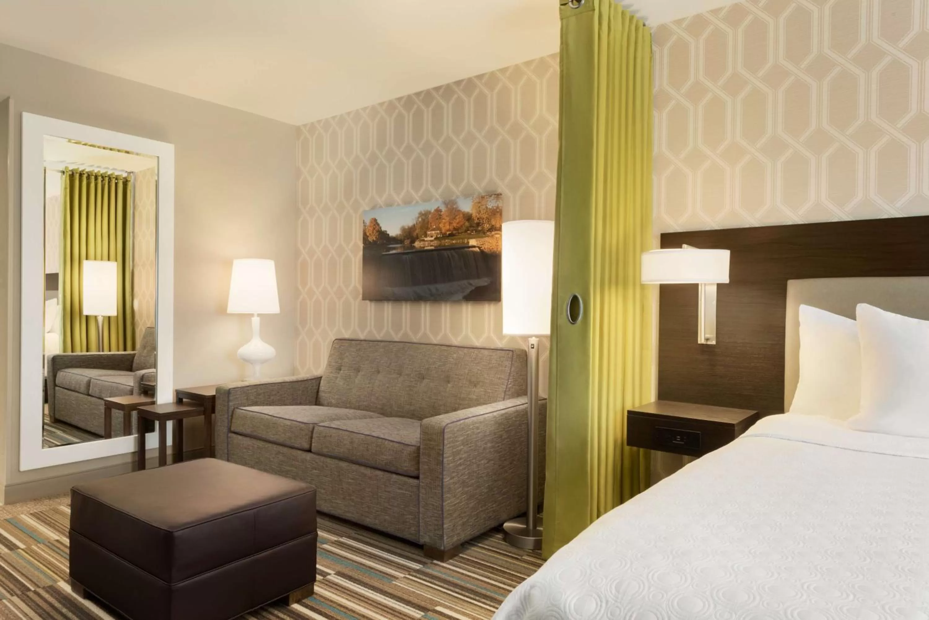 Living room, Bed in Home2 Suites By Hilton Menomonee Falls Milwaukee