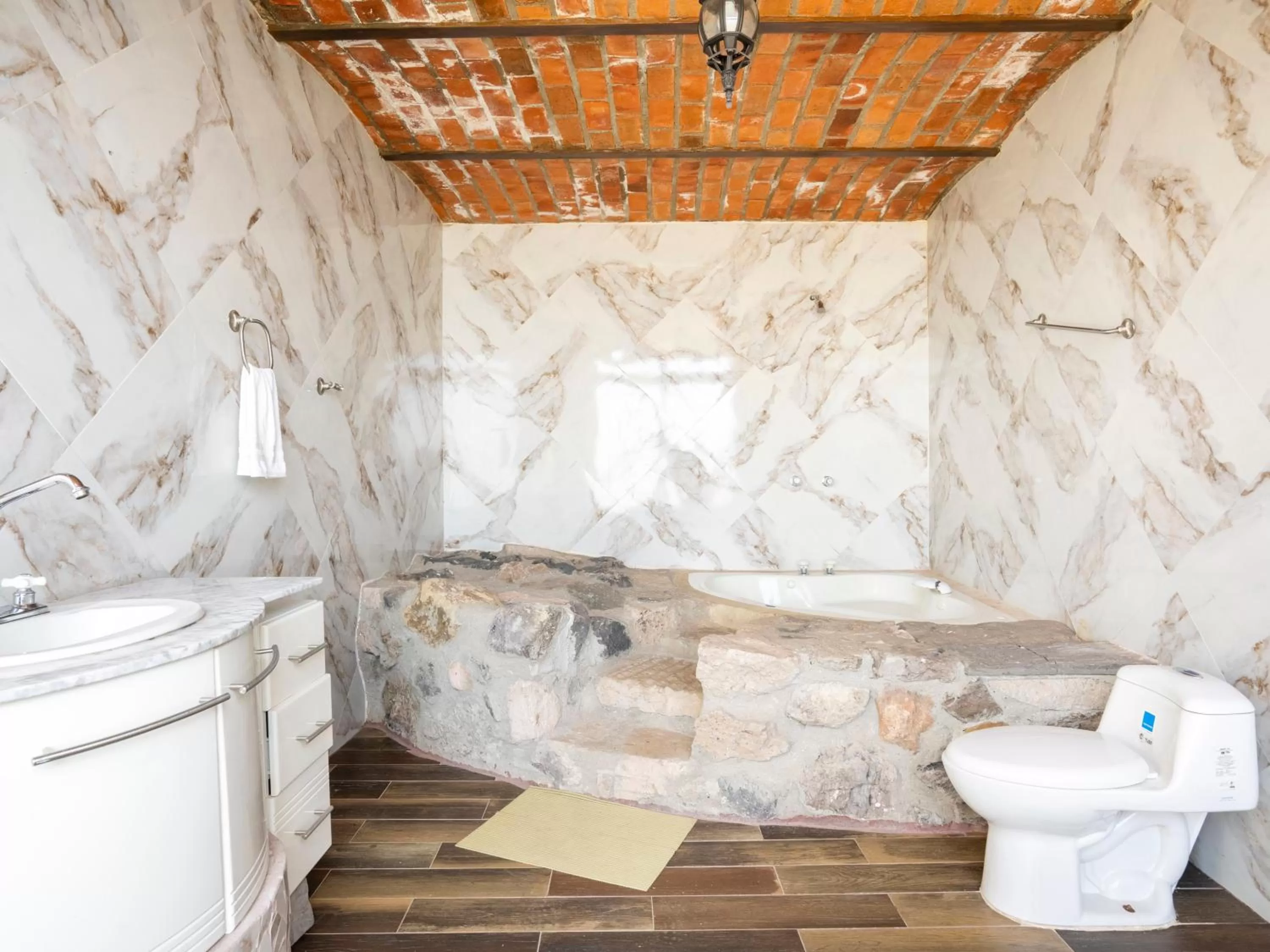 Bathroom in Capital O Hotel Posada Terraza, Tequila Jalisco