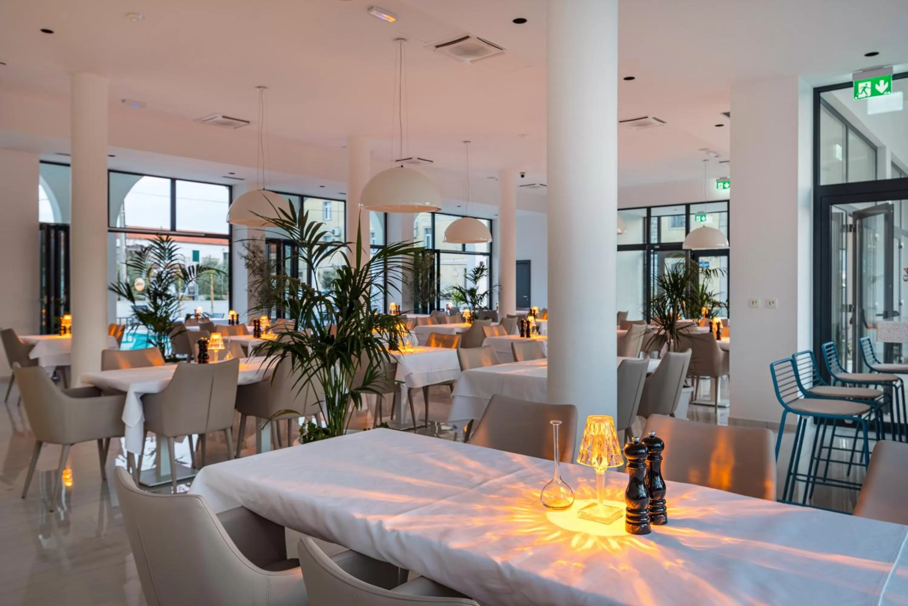 Restaurant/places to eat in Miramare Hotel