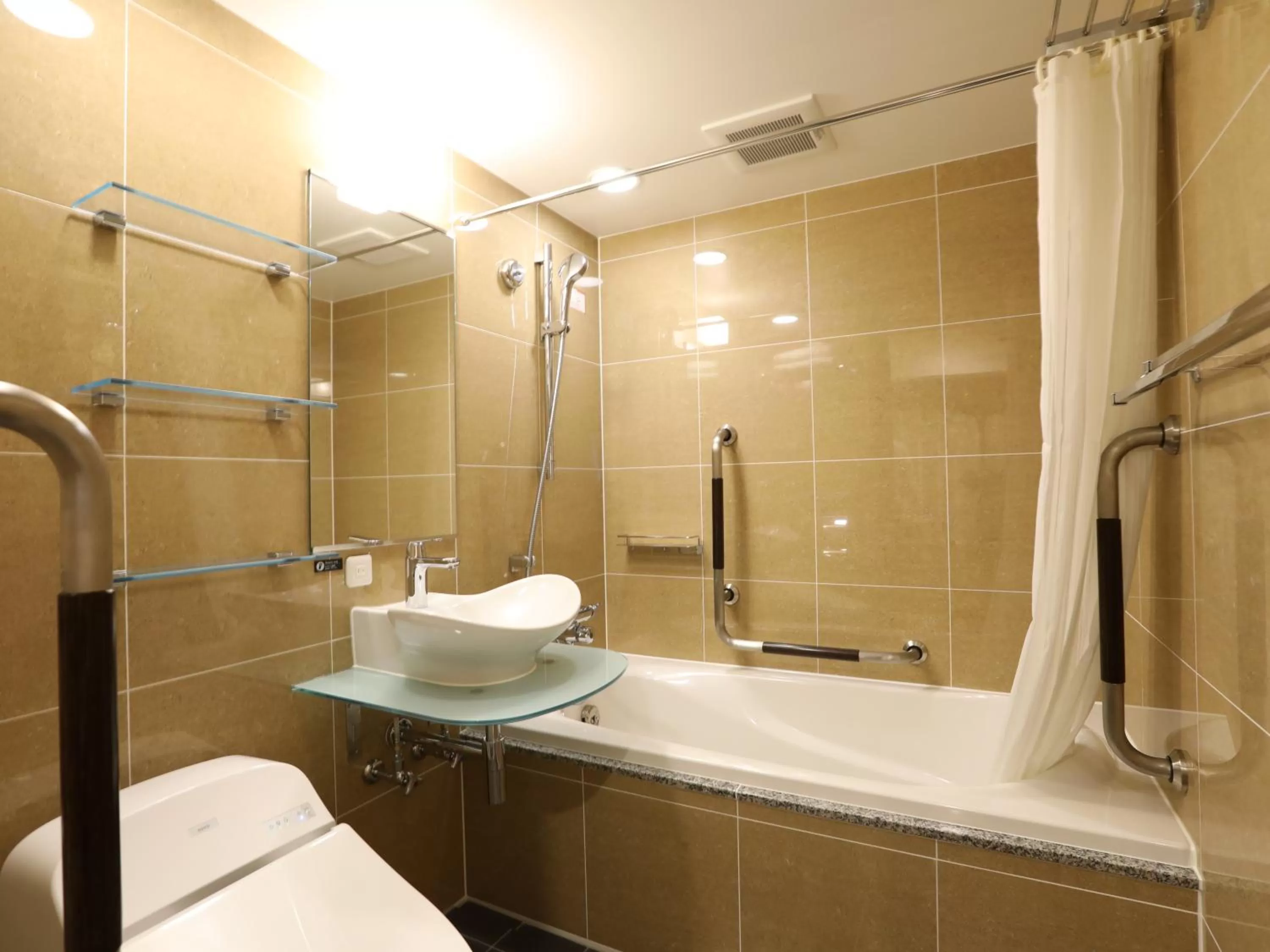 Bathroom in APA Hotel Shinjuku Kabukicho Chuo