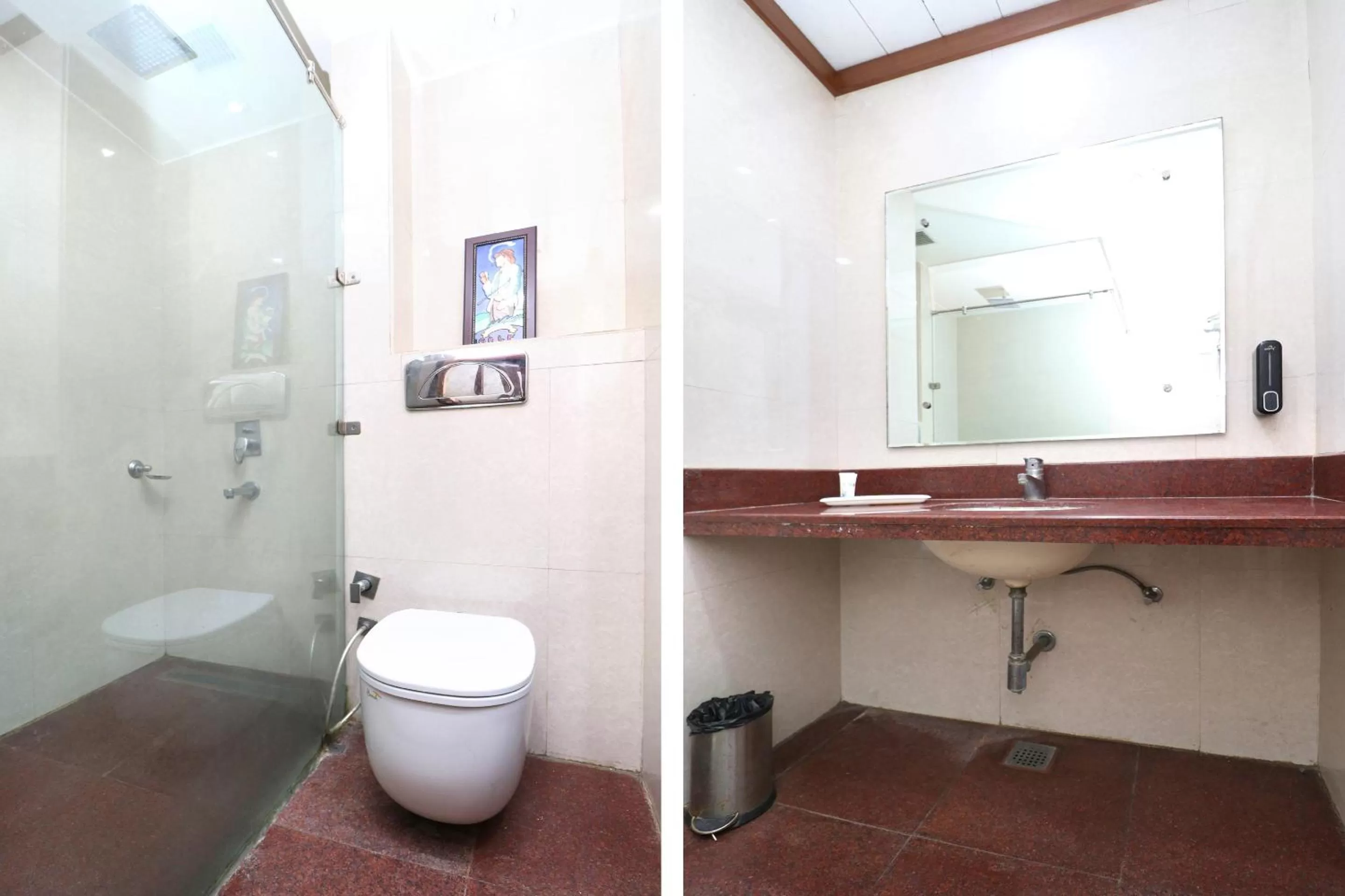 Bathroom in Hotel Leela Grande