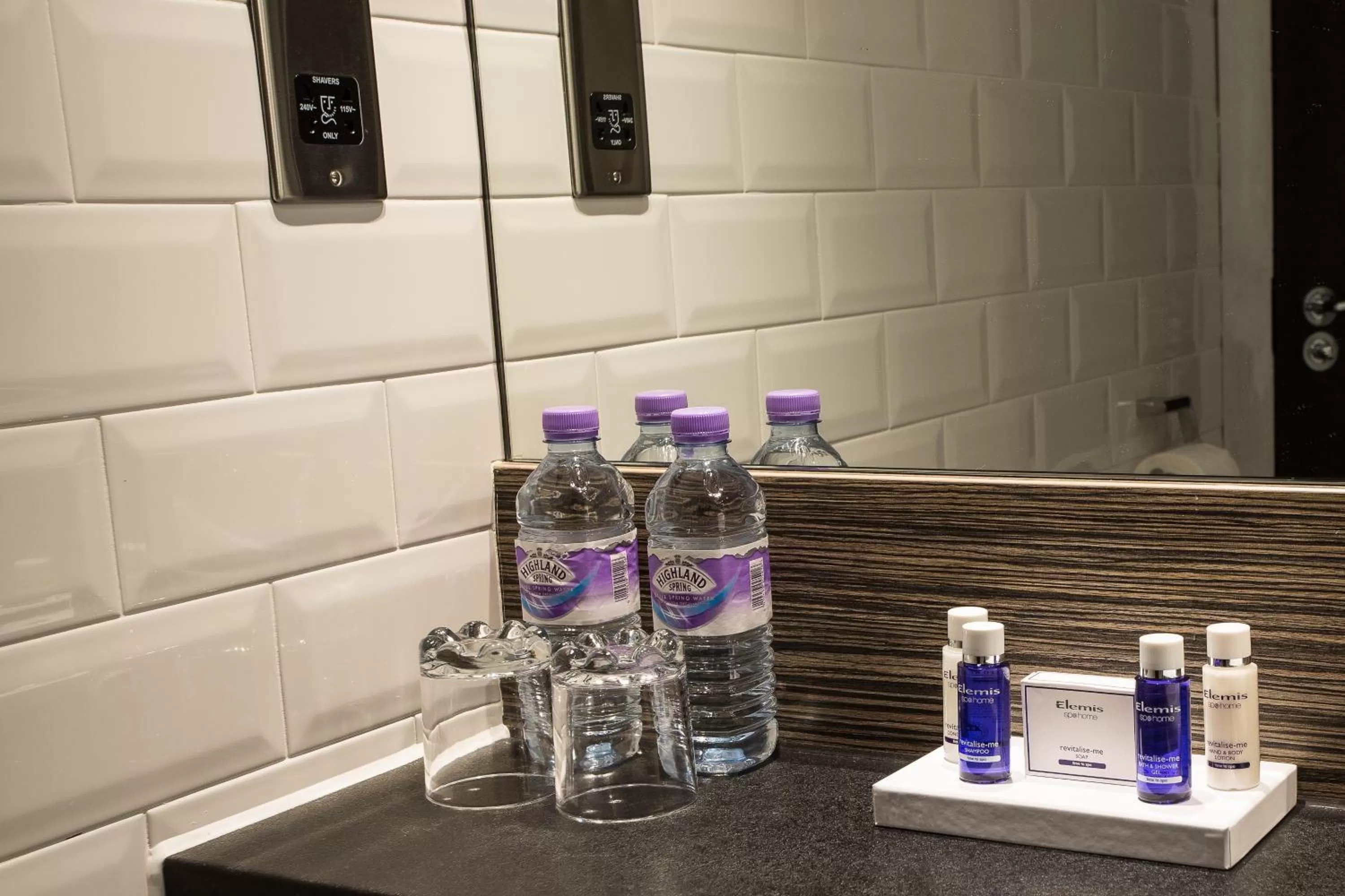 Bathroom in Mondo Hotel