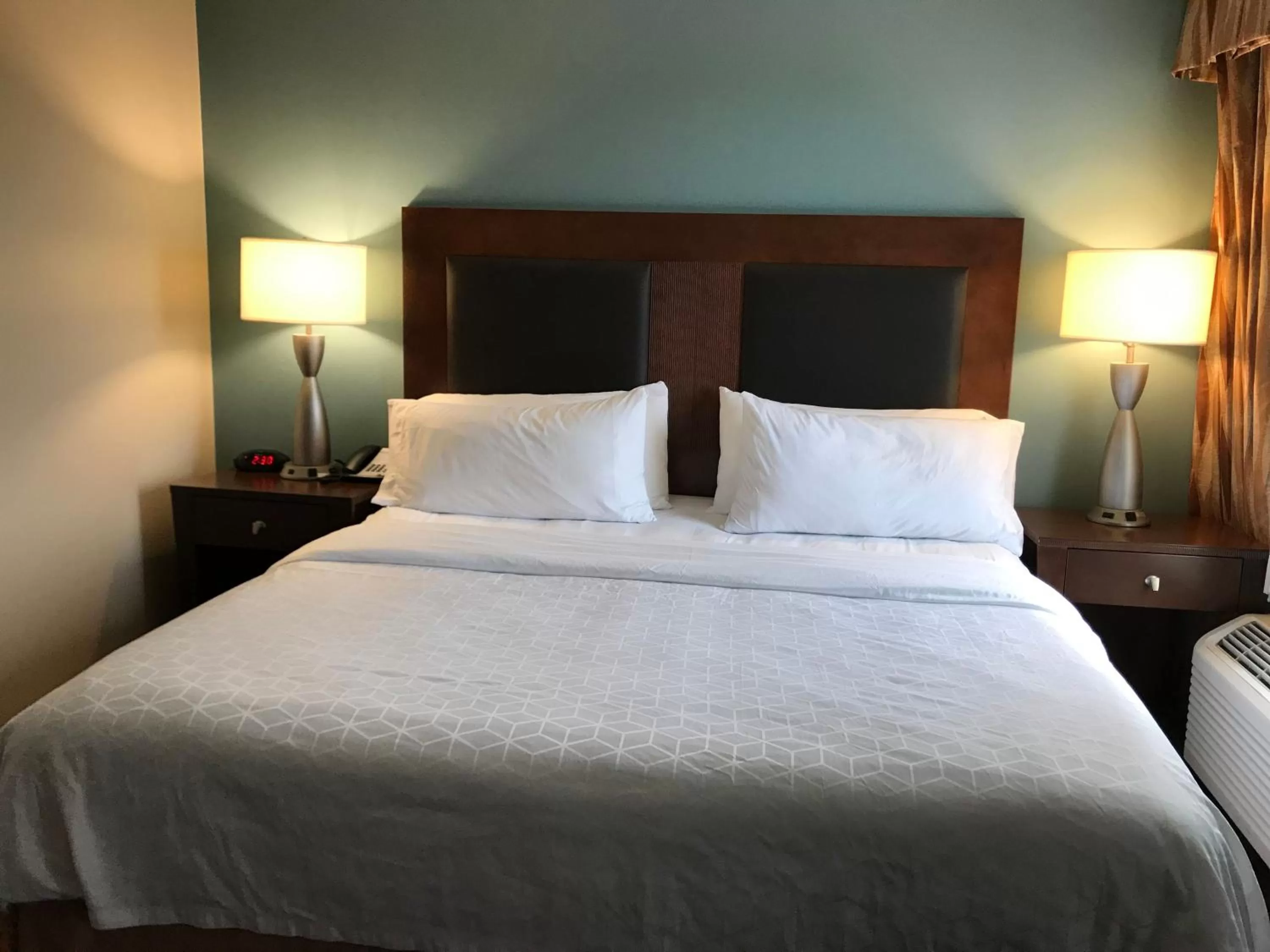 Bed in Holiday Inn Express and Suites St. Cloud by IHG