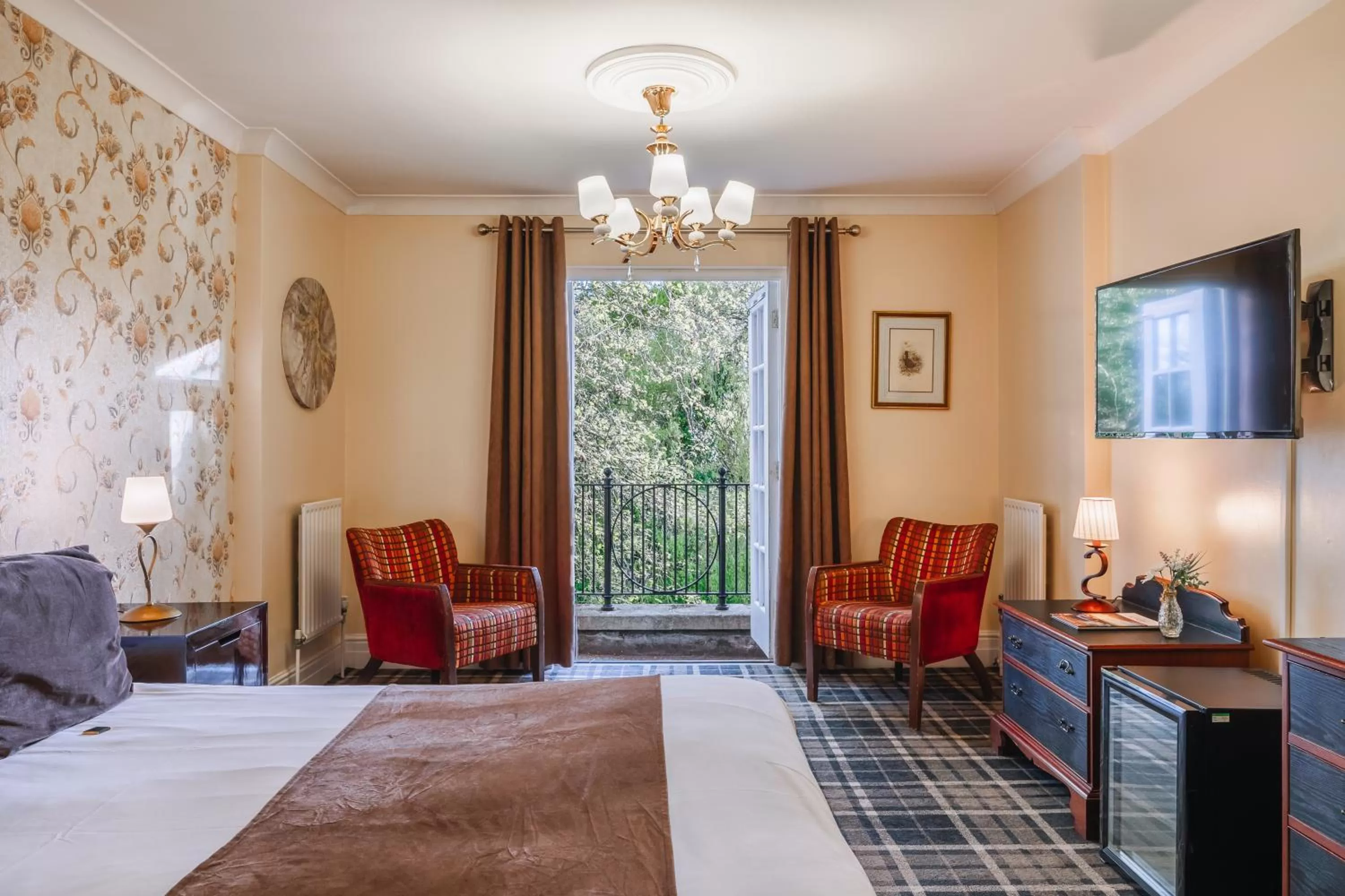 Balcony/Terrace, Bed in Muthu Belstead Brook Hotel