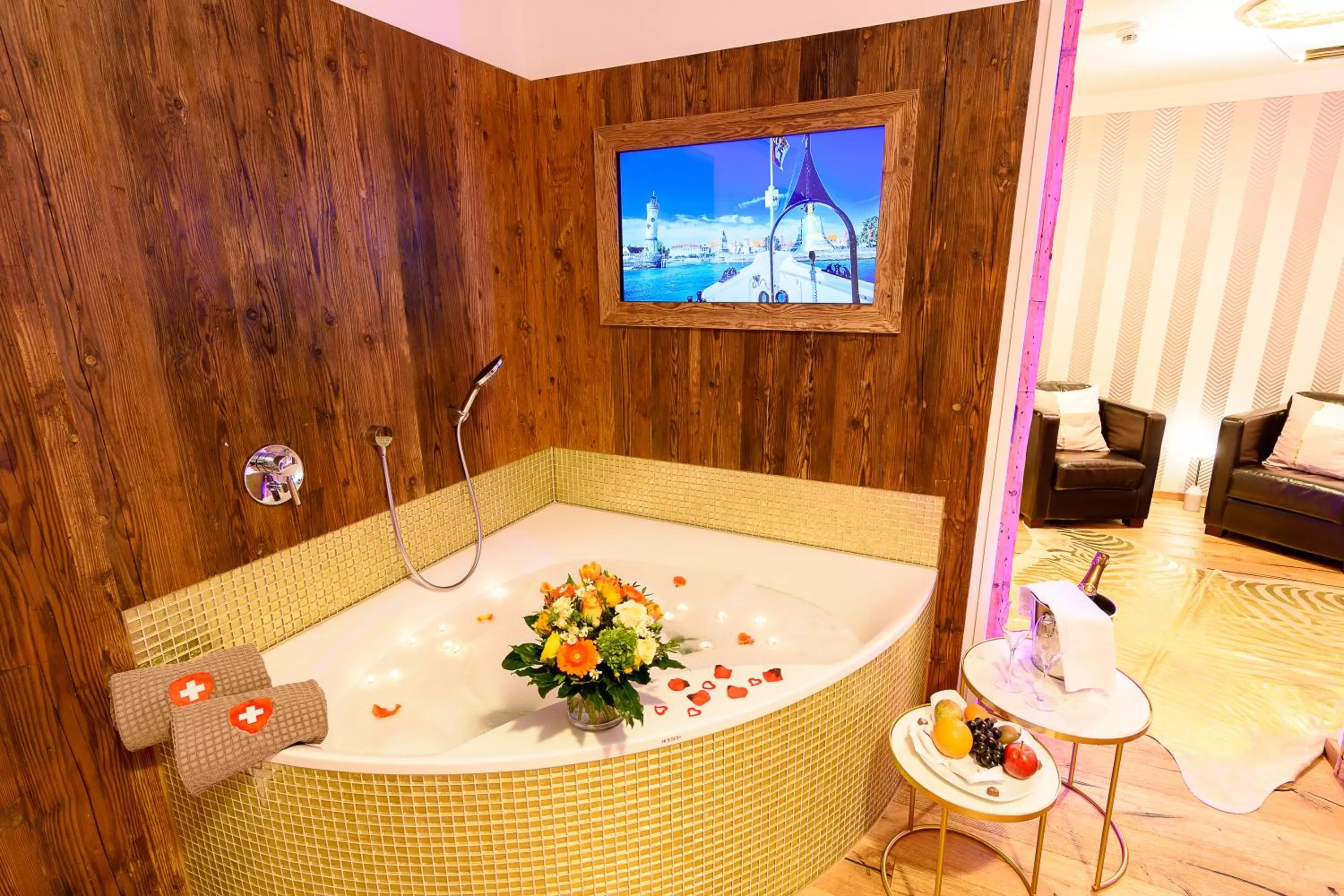 Photo of the whole room, Bed in YachtHotel Helvetia Spa- und Wellnessdomizil